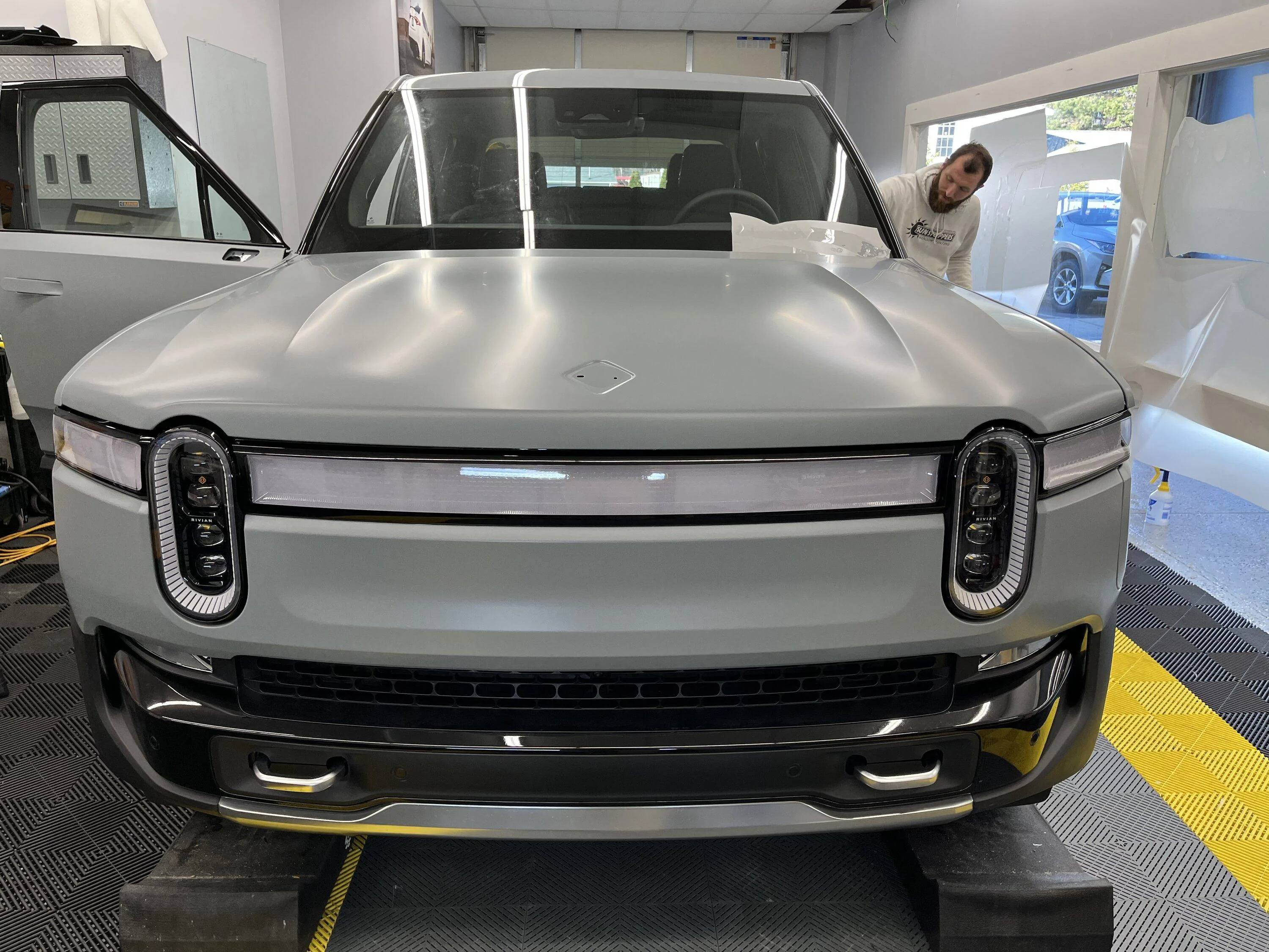 Rivian R1T R1S LIMESTONE R1T Photos 85D4CF8C-54CC-4A98-BCAF-CA12A4C7ACD4