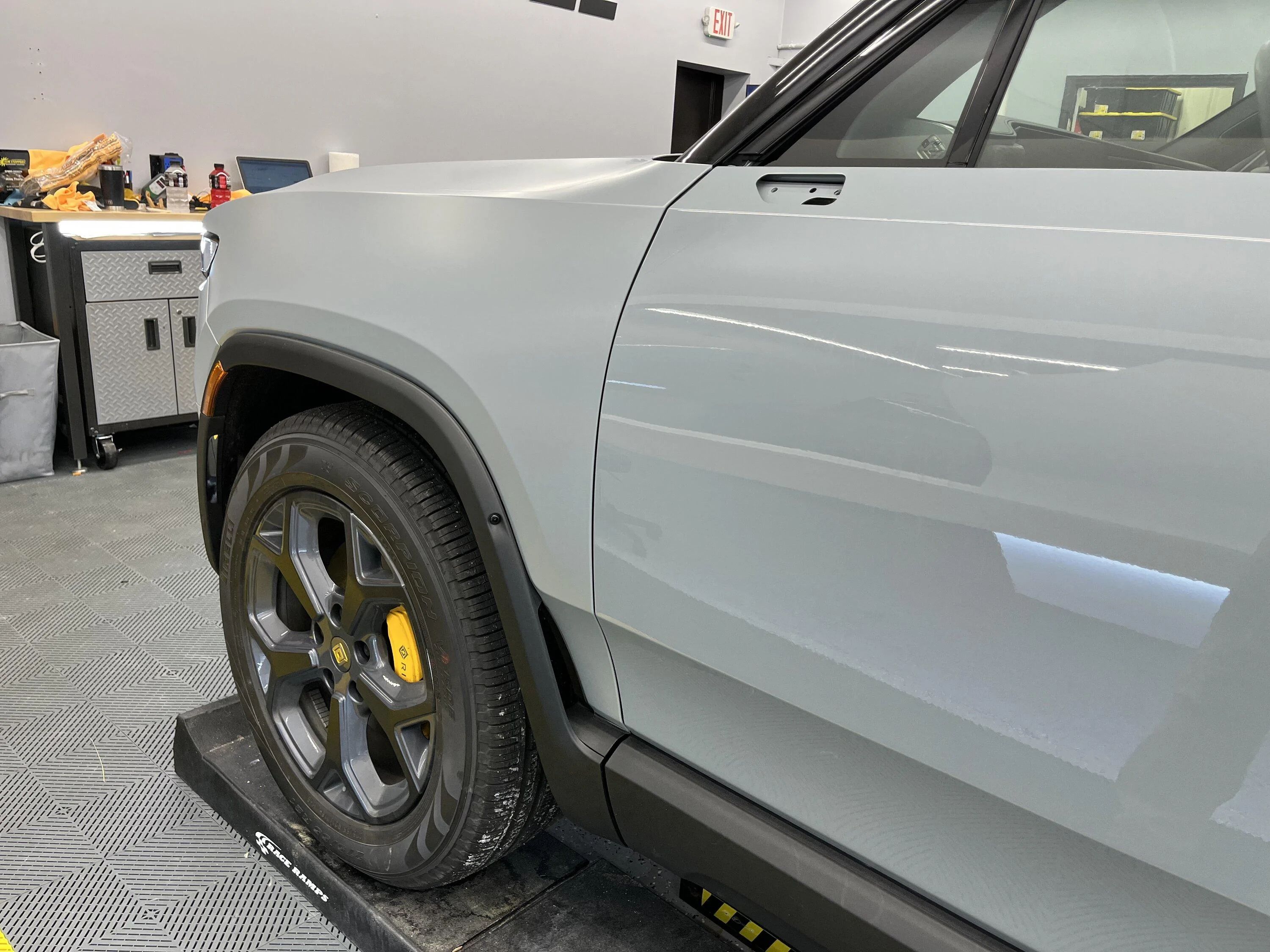 Rivian R1T R1S LIMESTONE R1T Photos 4F68AD8E-DEE9-41F6-84C0-EFA264F61C80