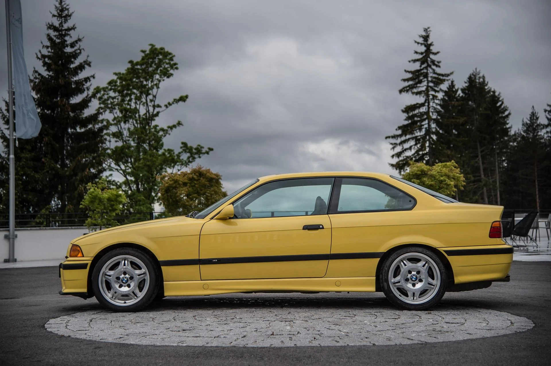 Rivian R1T R1S COMPASS YELLOW R1T Photos E9E292A7-AA4C-4532-A938-3CBB2219B6F9