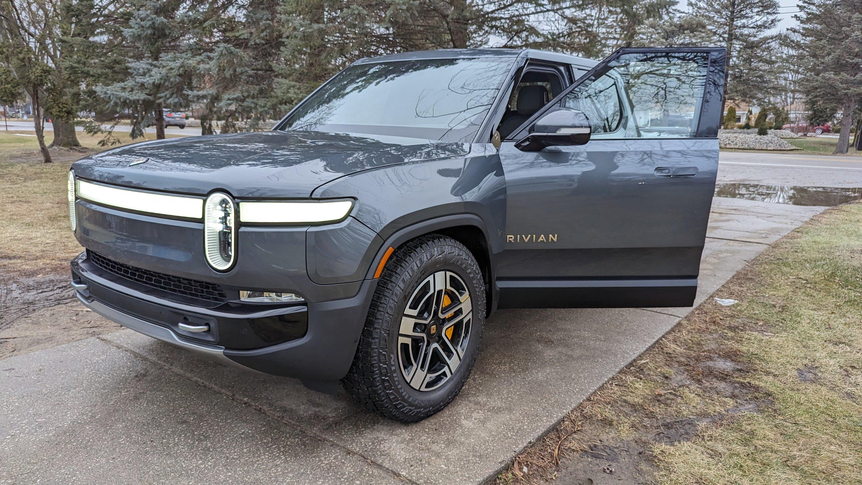 Rivian R1T R1S R1T Orders: Dec '22 - Jan '23 -- Status Room PXL_20221229_214334037.MP