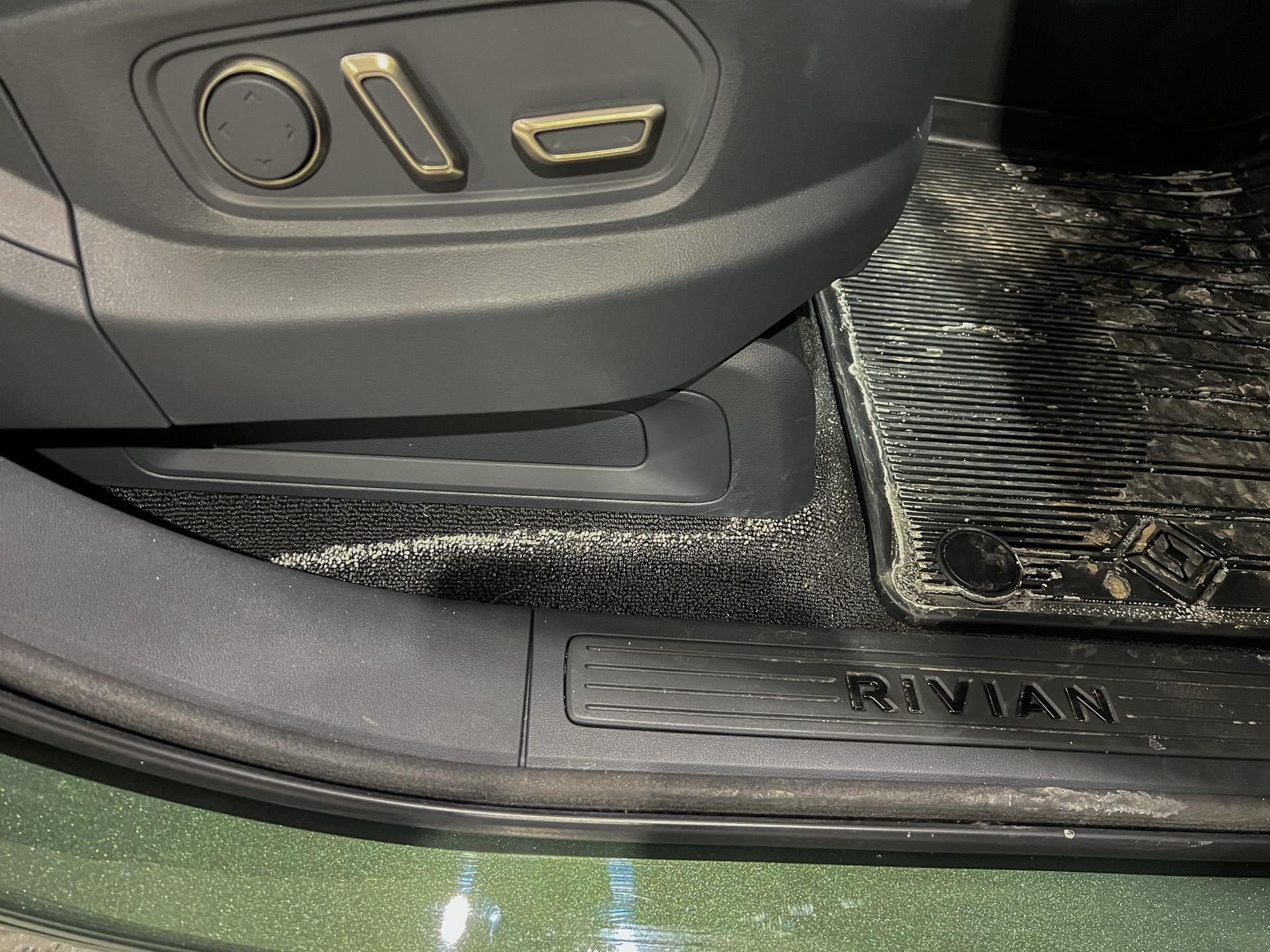 Rivian R1T R1S RIVIAN All Weather Floor Mats review 20221229_030324017_iOS
