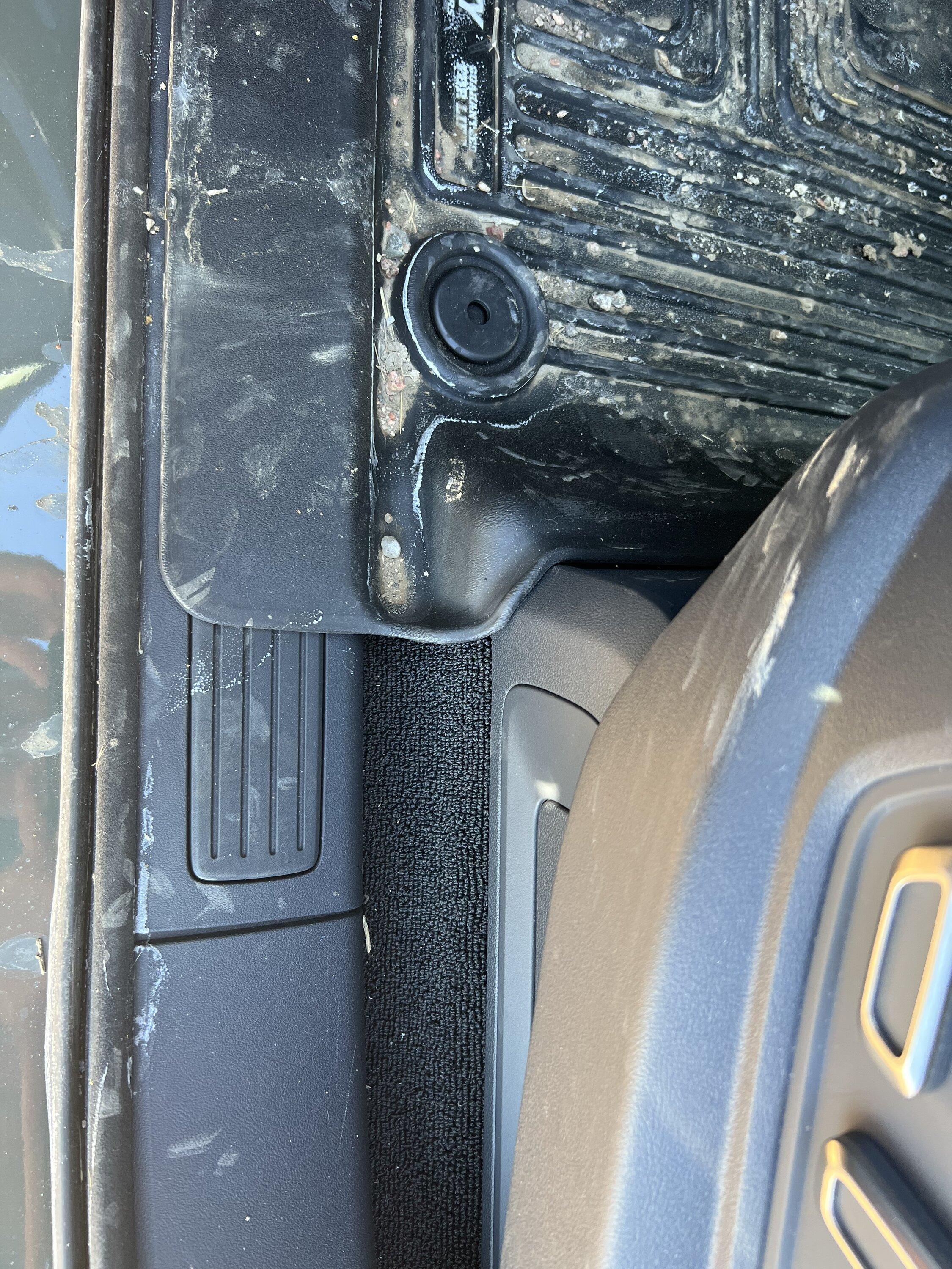 Rivian R1T R1S RIVIAN All Weather Floor Mats review 9DAA85F0-4B74-48C1-9296-DEAA60A80E80