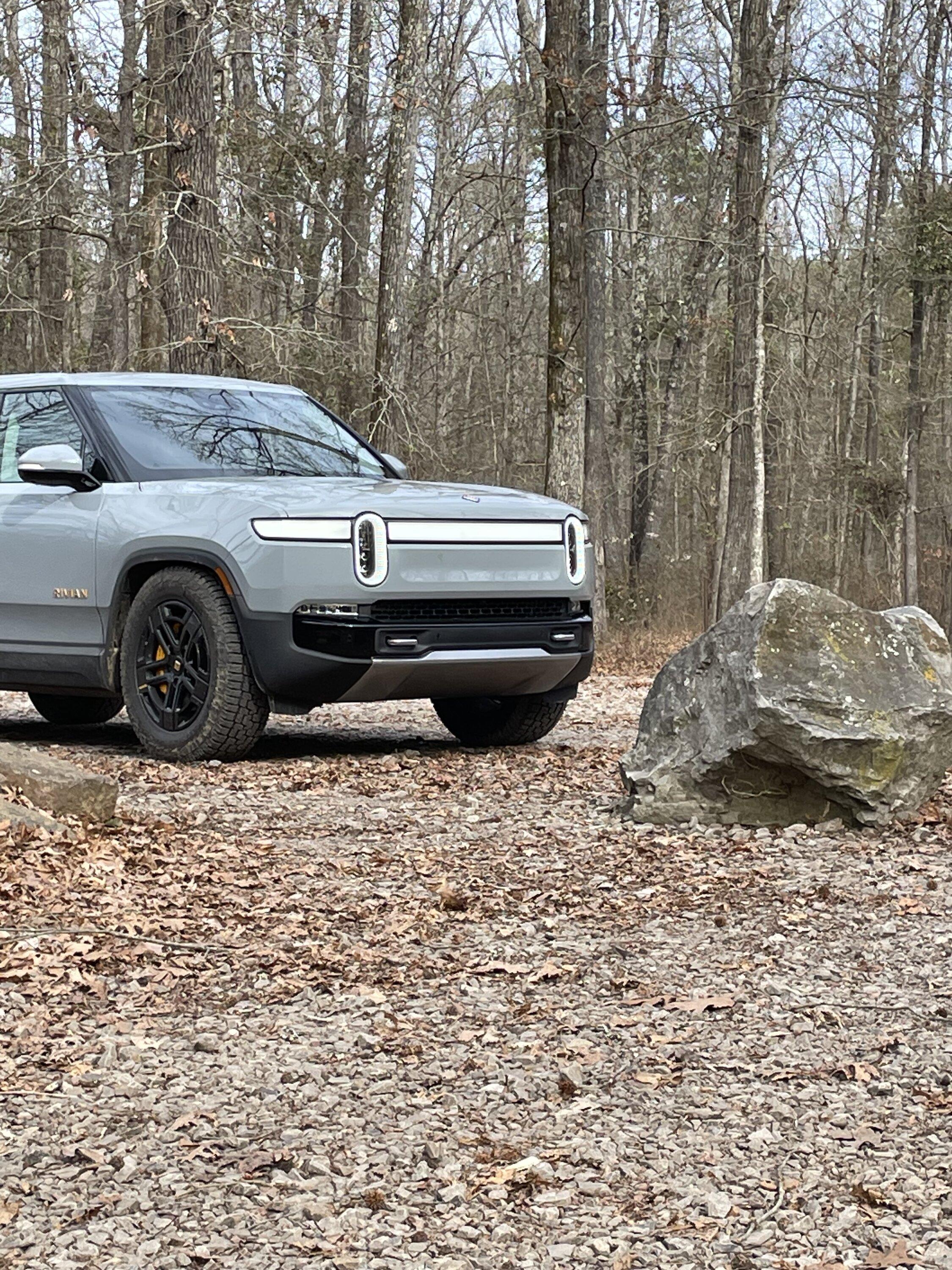 Rivian R1T R1S LIMESTONE R1T Photos 478FBBB3-6880-4DE0-931B-25E25FCE1C49