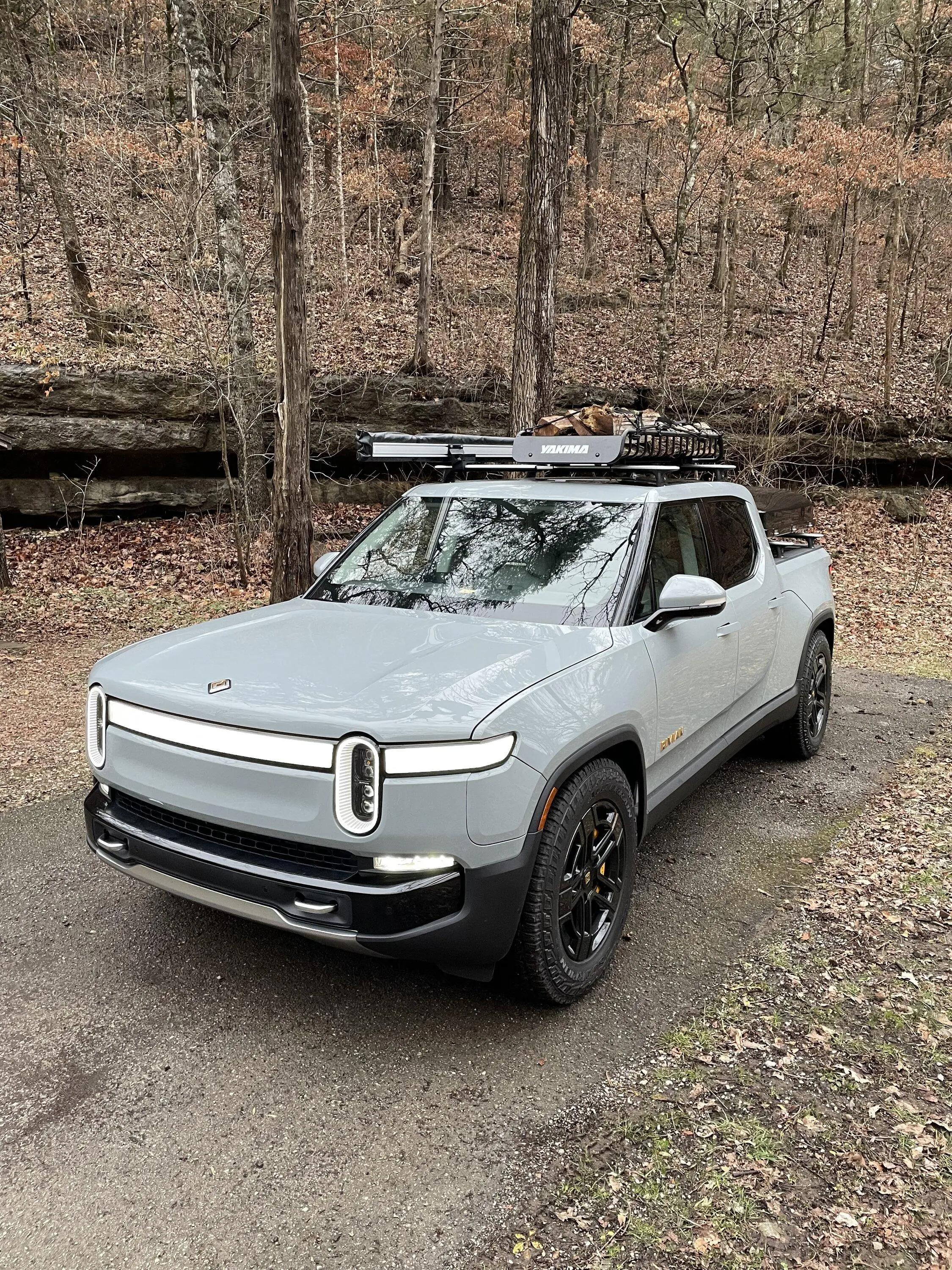 Rivian R1T R1S LIMESTONE R1T Photos 1365BB6F-D908-4EDA-9E69-4F5B8CE9B224