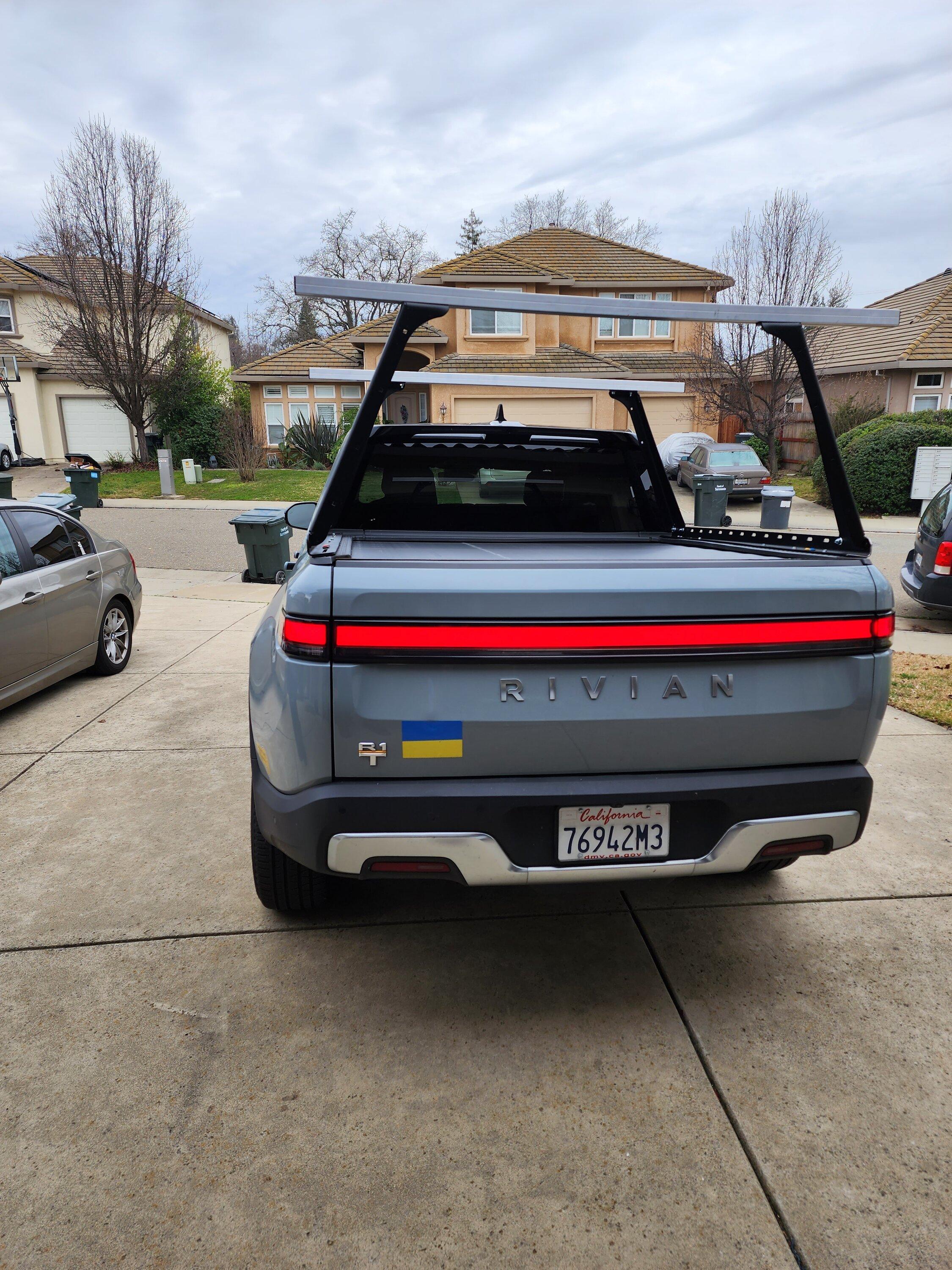 Rivian R1T R1S Custom Cab High Crossbars 20230102_120824