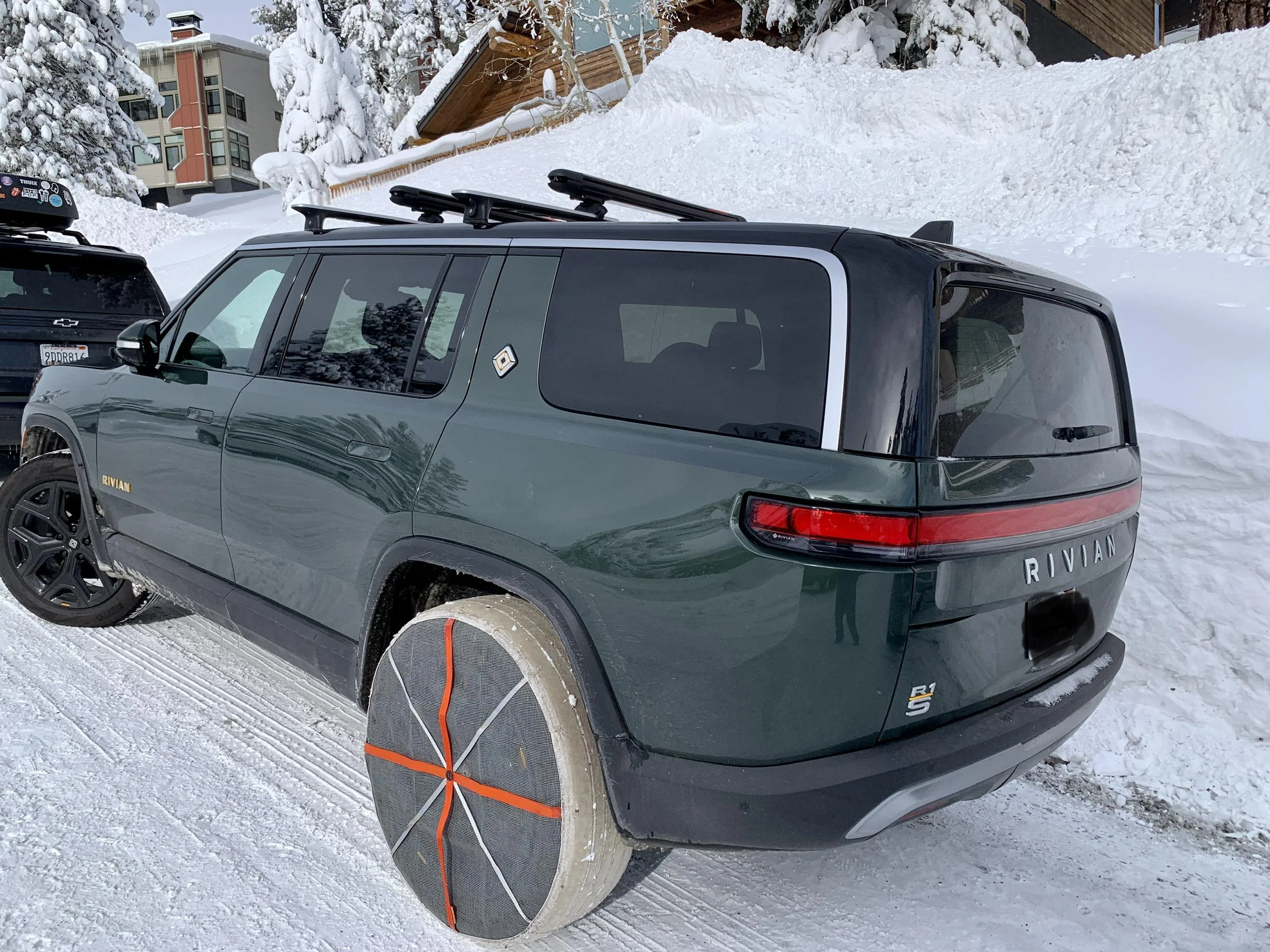 Rivian R1T R1S Spotted R1S with snow socks 5D745751-53BE-4908-B7E4-2532419804DC
