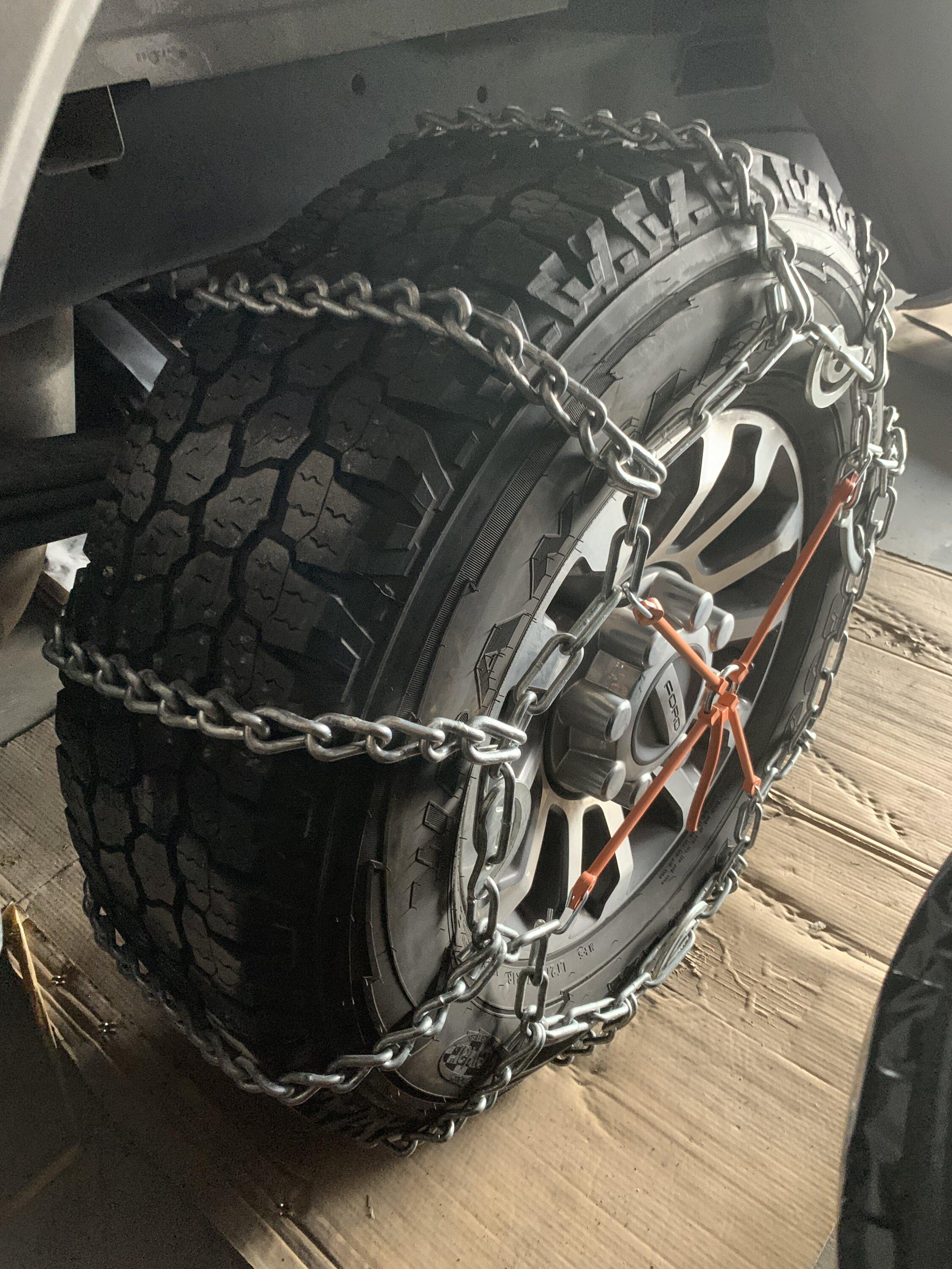Rivian R1T R1S Spotted R1S with snow socks 659330E8-8C0D-49B3-9B4D-A7C58909BCE0