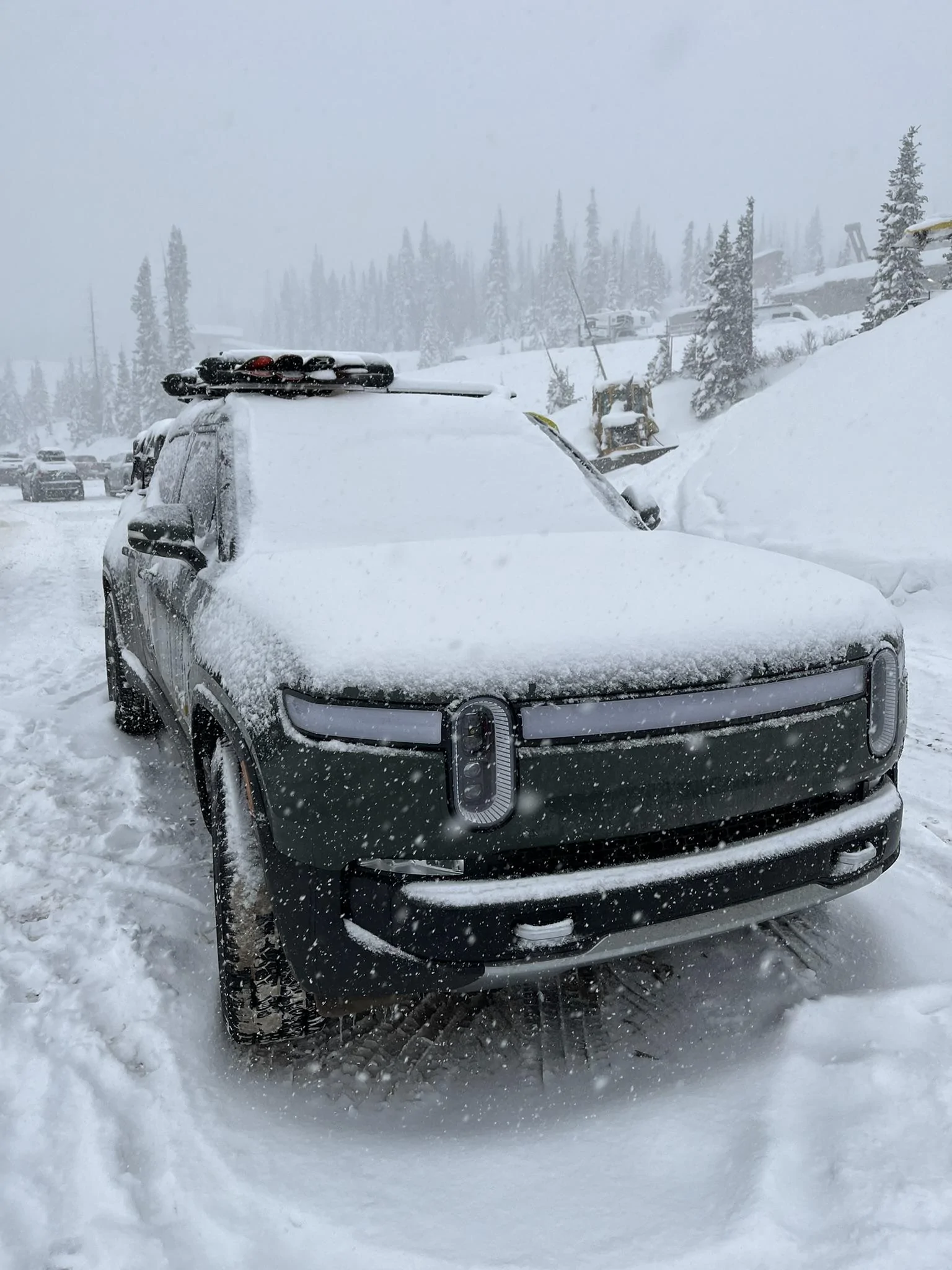 Rivian R1T R1S FOREST GREEN R1T Photos 01A3926A-C0B3-494F-8854-49DFAE19E902