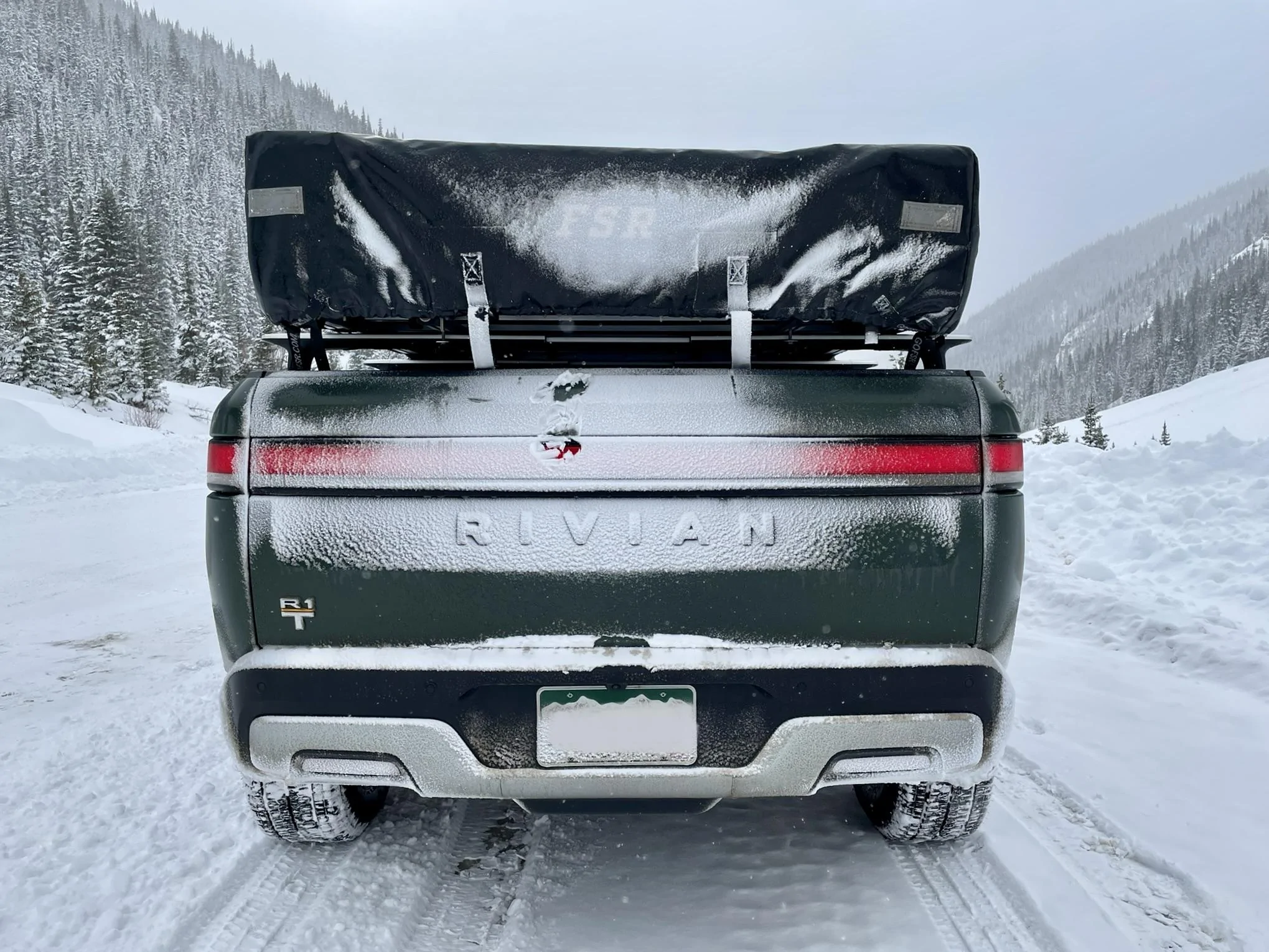 Rivian R1T R1S FOREST GREEN R1T Photos D81661A6-9089-402A-A4EE-2B715BDE7BB7