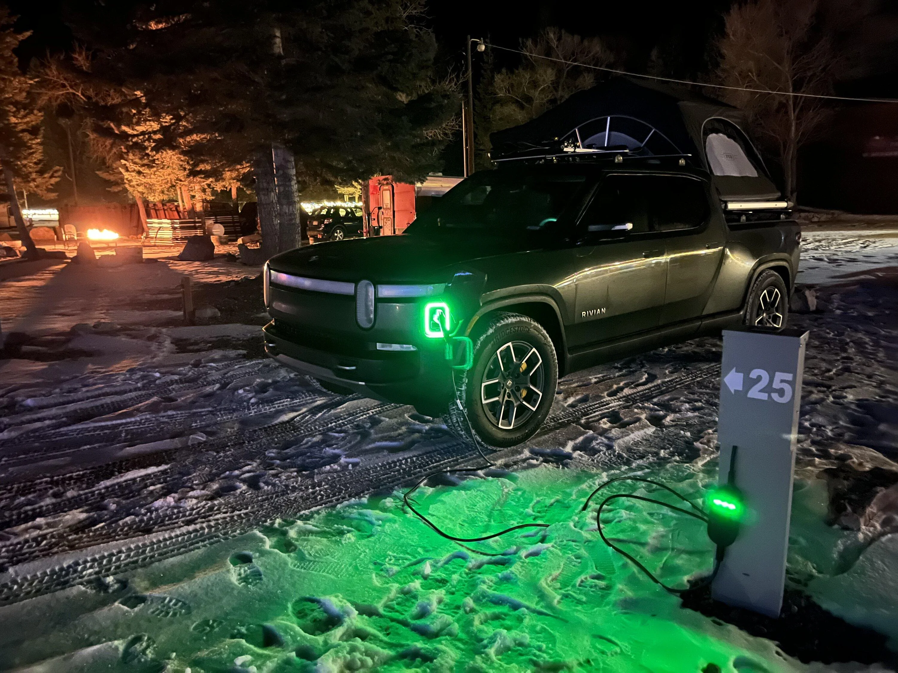 Rivian R1T R1S FOREST GREEN R1T Photos 72DA61F2-E5D7-46C0-A323-43EEEC06354A