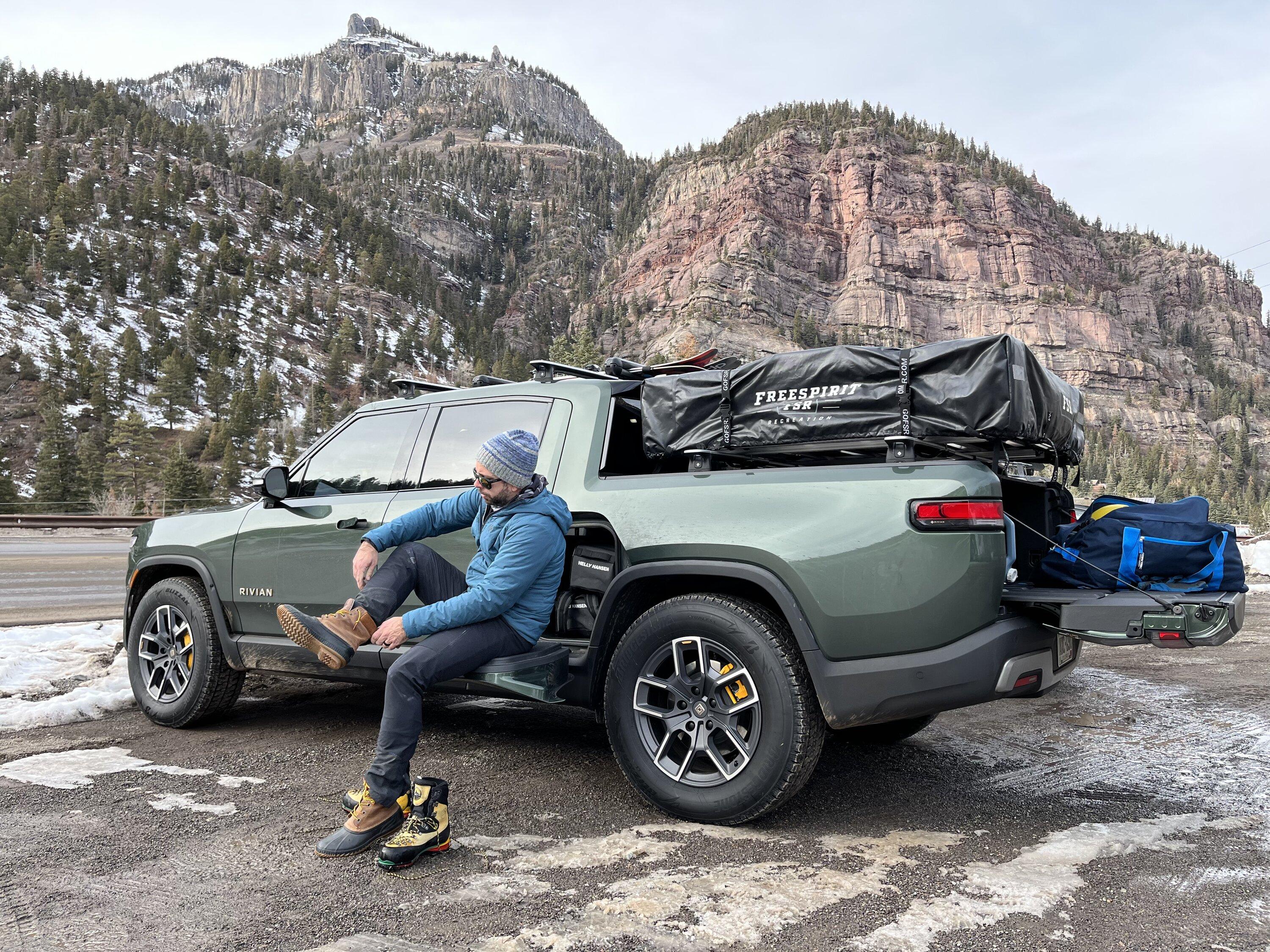 Rivian R1T R1S FOREST GREEN R1T Photos B942A518-C1ED-418C-AF60-7239B99F9977