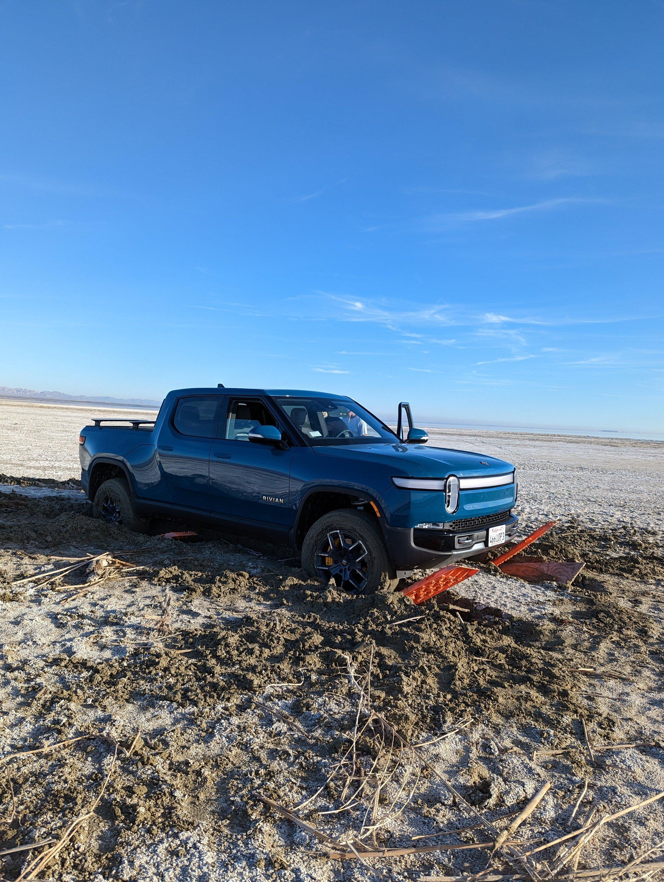 Rivian R1T R1S R1T recovery needed at Salton Sea (stuck in mud). PSA: have a recovery plan when off-roading PXL_20221223_231421801.MP