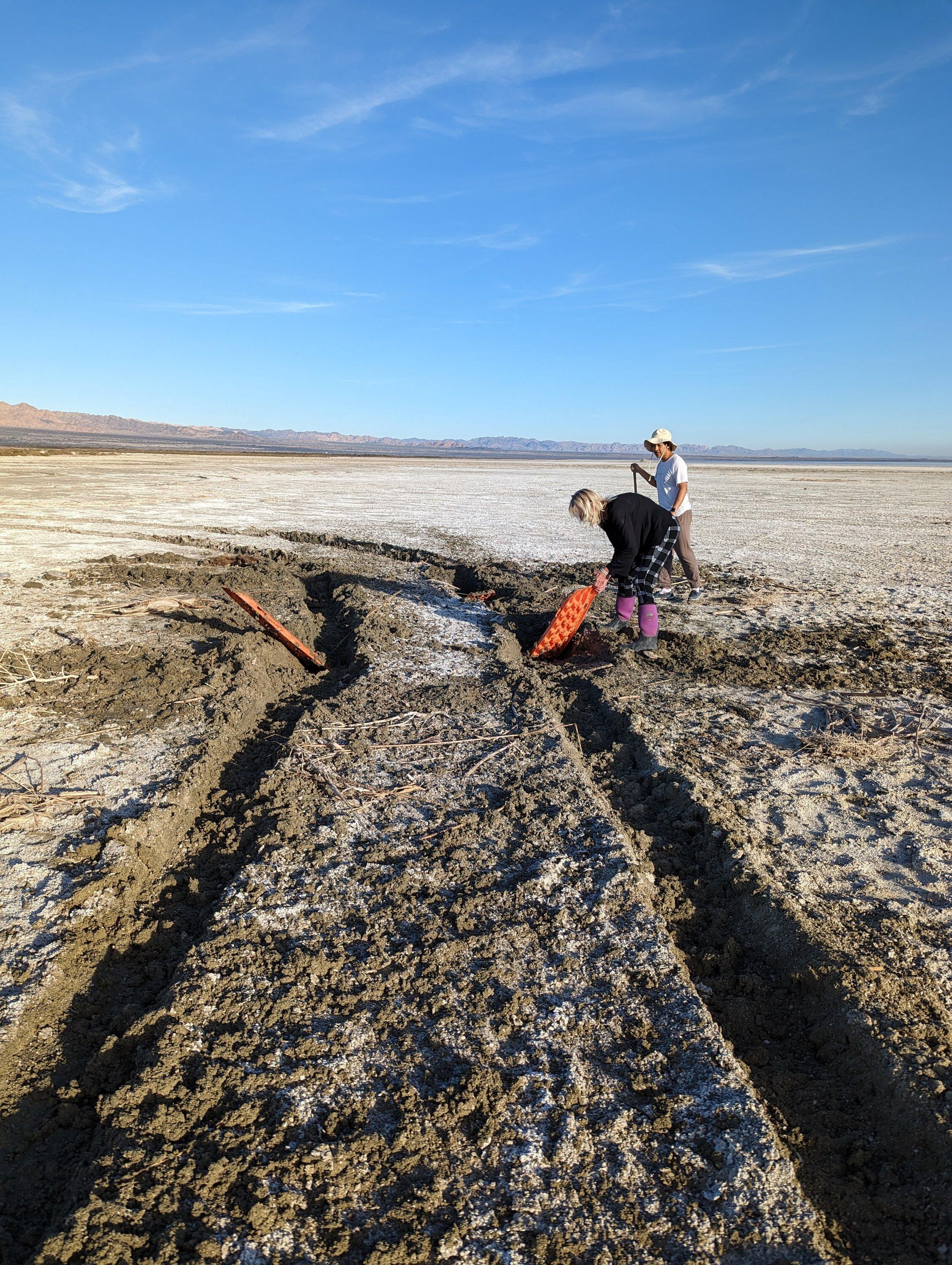 Rivian R1T R1S R1T recovery needed at Salton Sea (stuck in mud). PSA: have a recovery plan when off-roading PXL_20221223_232119833.MP