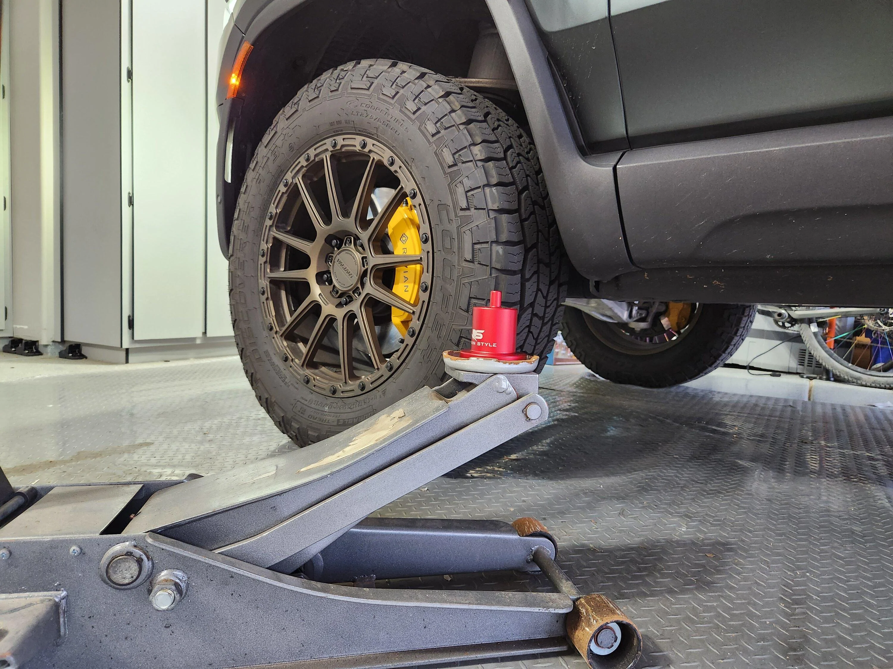 Rivian R1T R1S R1T 20" AT Wheel Weight, Specs, Offset, Bolt Pattern, Construction 20221220_165824