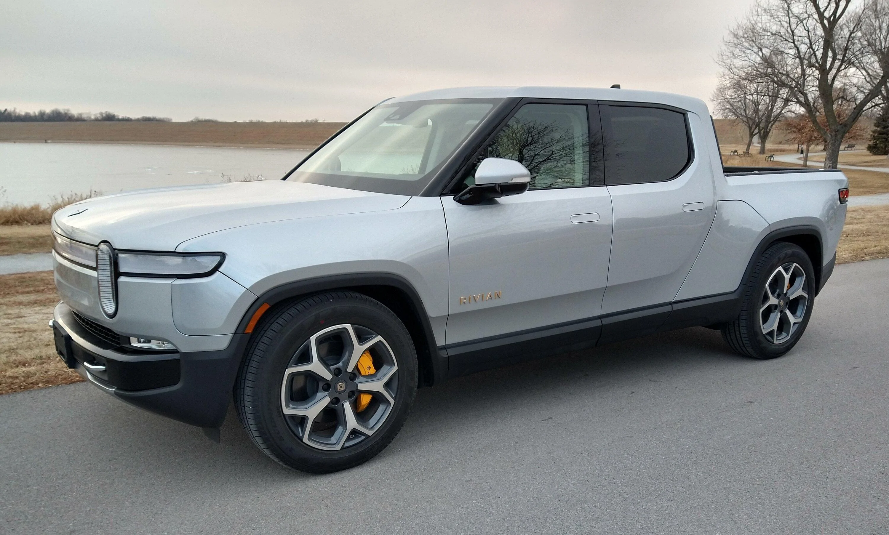 Rivian R1T R1S Nebraska Sig LF