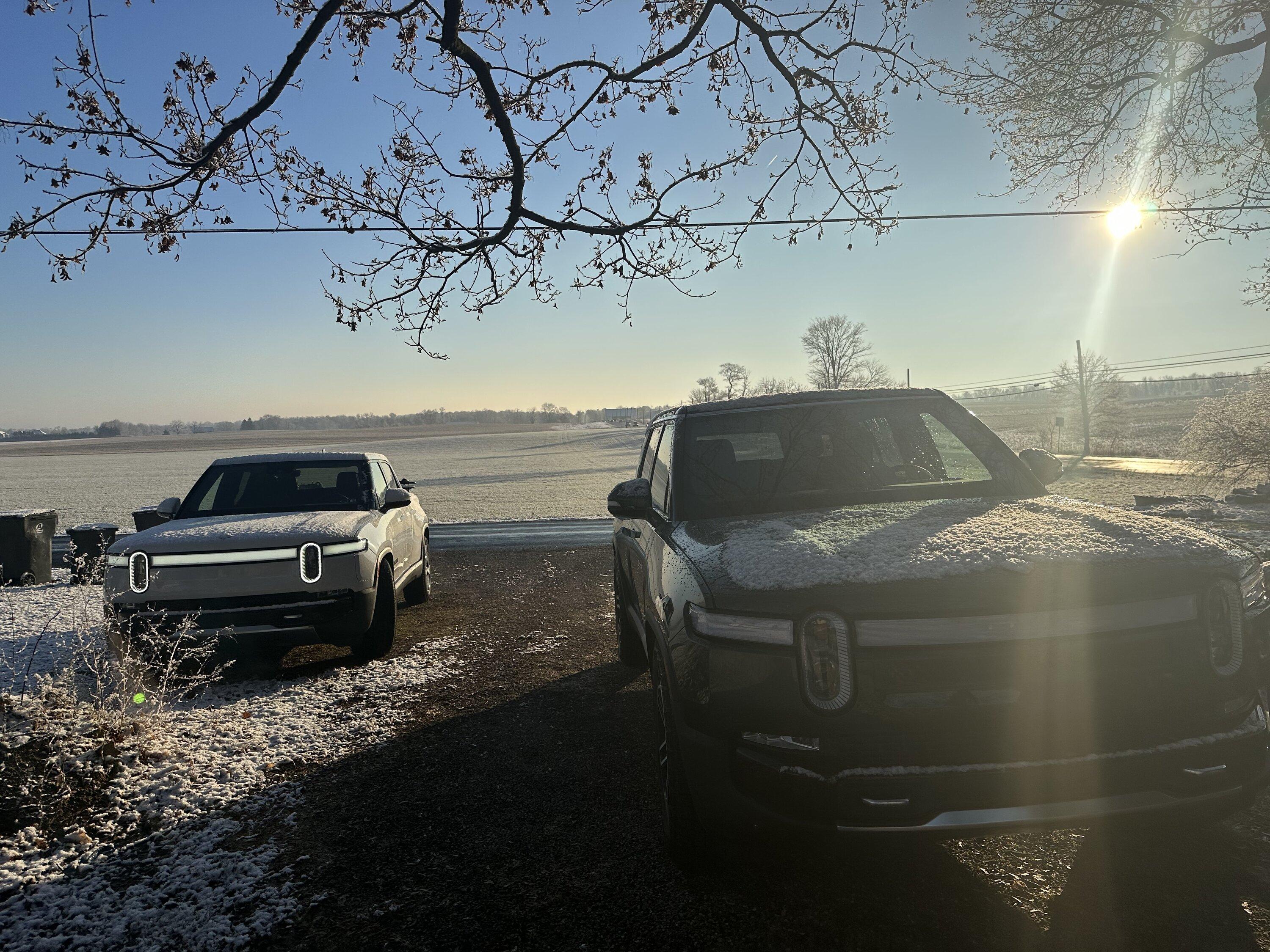 Rivian R1T R1S ? FOREST GREEN R1S Photos E090CFBB-DBFD-40A4-81DE-D26ED78BC415