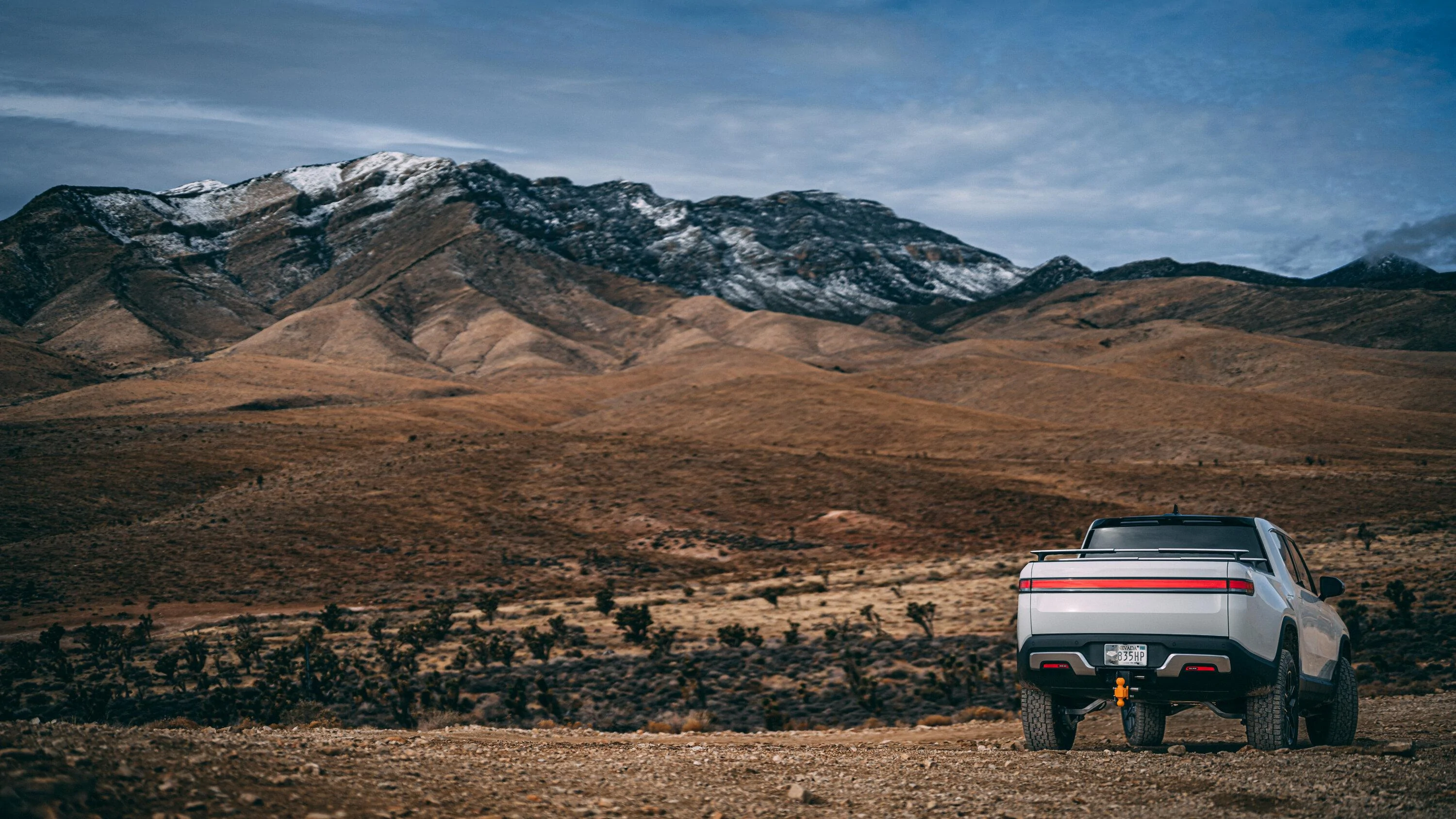 Rivian R1T R1S GLACIER WHITE R1T  Photos 735ADE01-4C7F-4BE3-B0CC-4C38E815A4A7