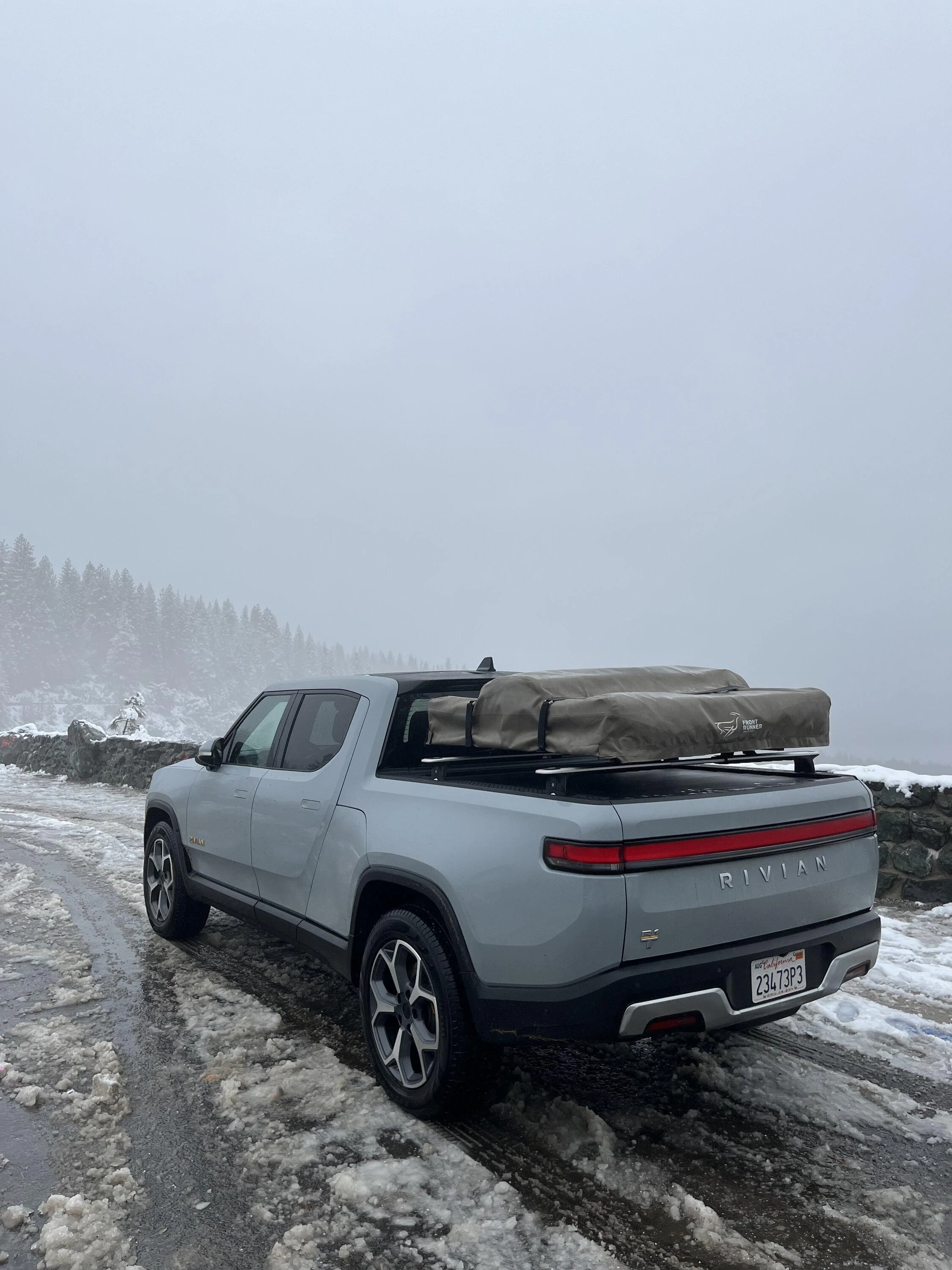 Rivian R1T R1S LIMESTONE R1T Photos CFB15894-DBEA-4ACB-9976-B92A23E50CC1