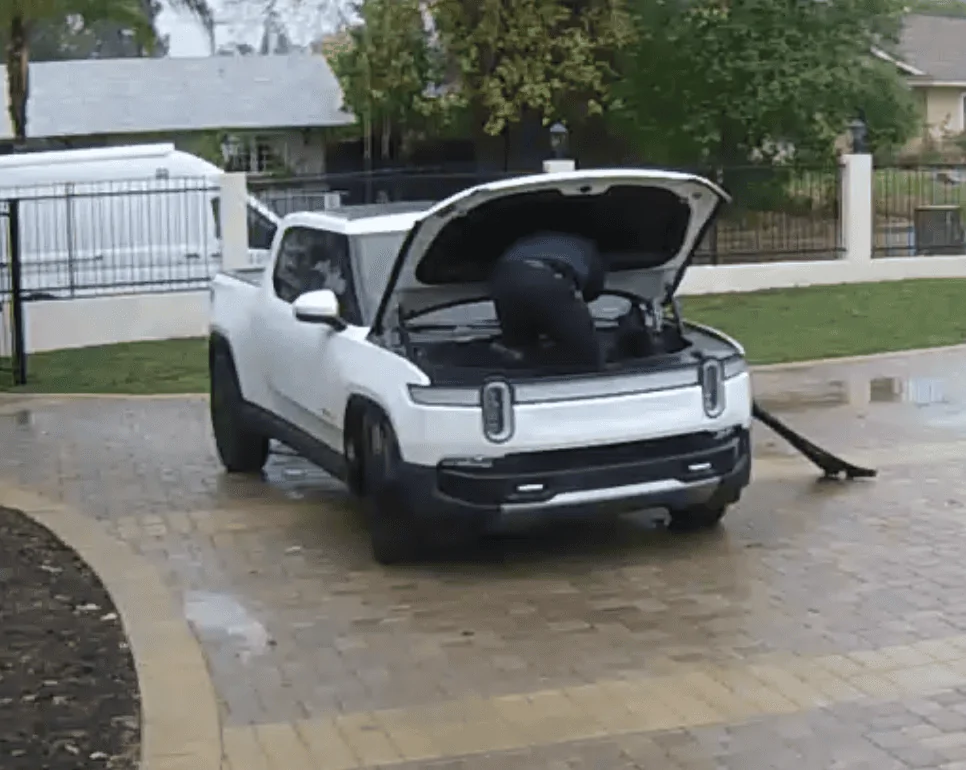 Rivian R1T R1S RESOLVED - Truck Bricked (Jumping 12V) & Front Air Suspension Sagging 1673400240424