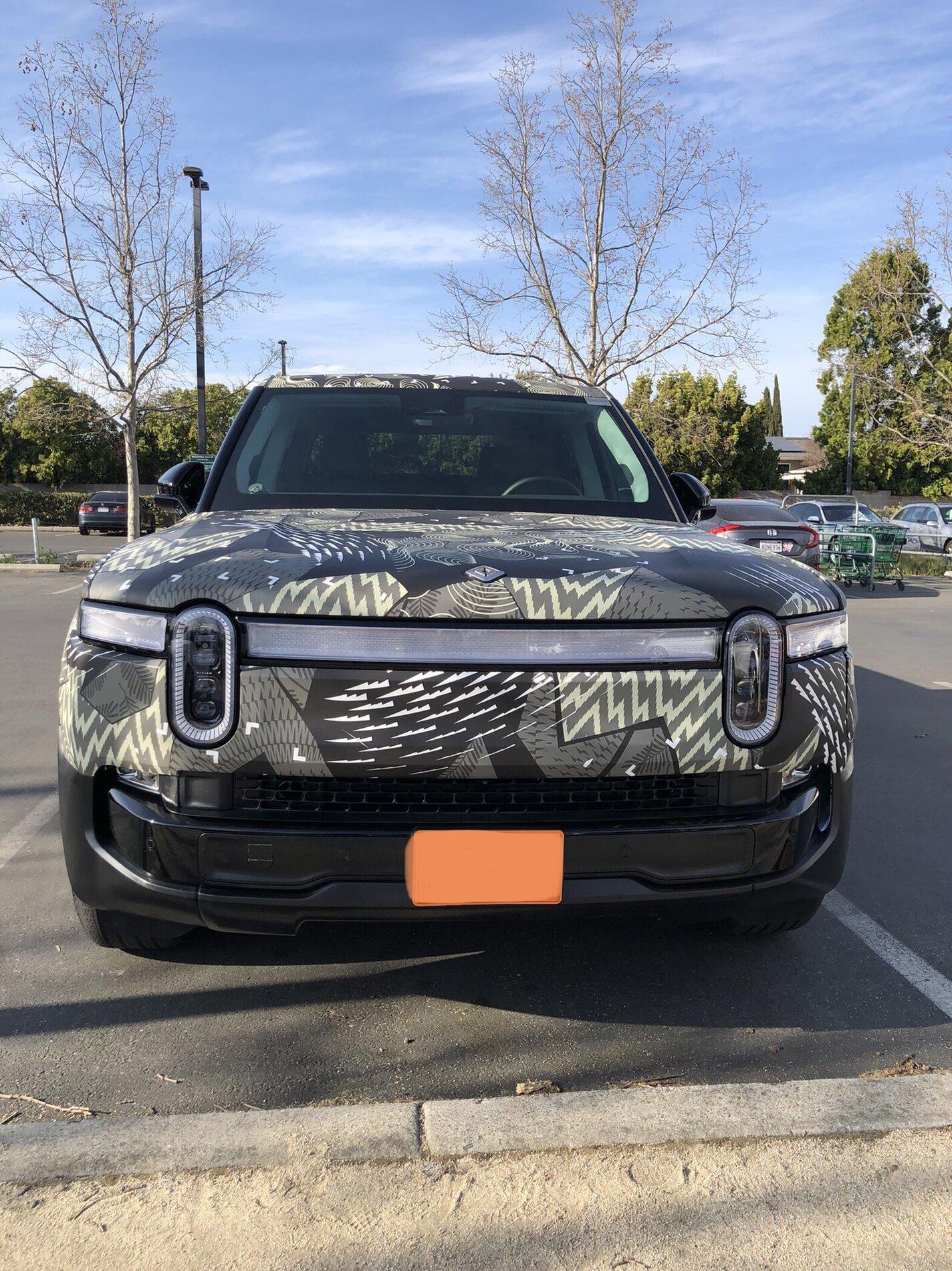 Rivian R1T R1S Real Rivian Photos & Videos 96533CA3-B724-4D0F-9DA3-3DEA39B7E408