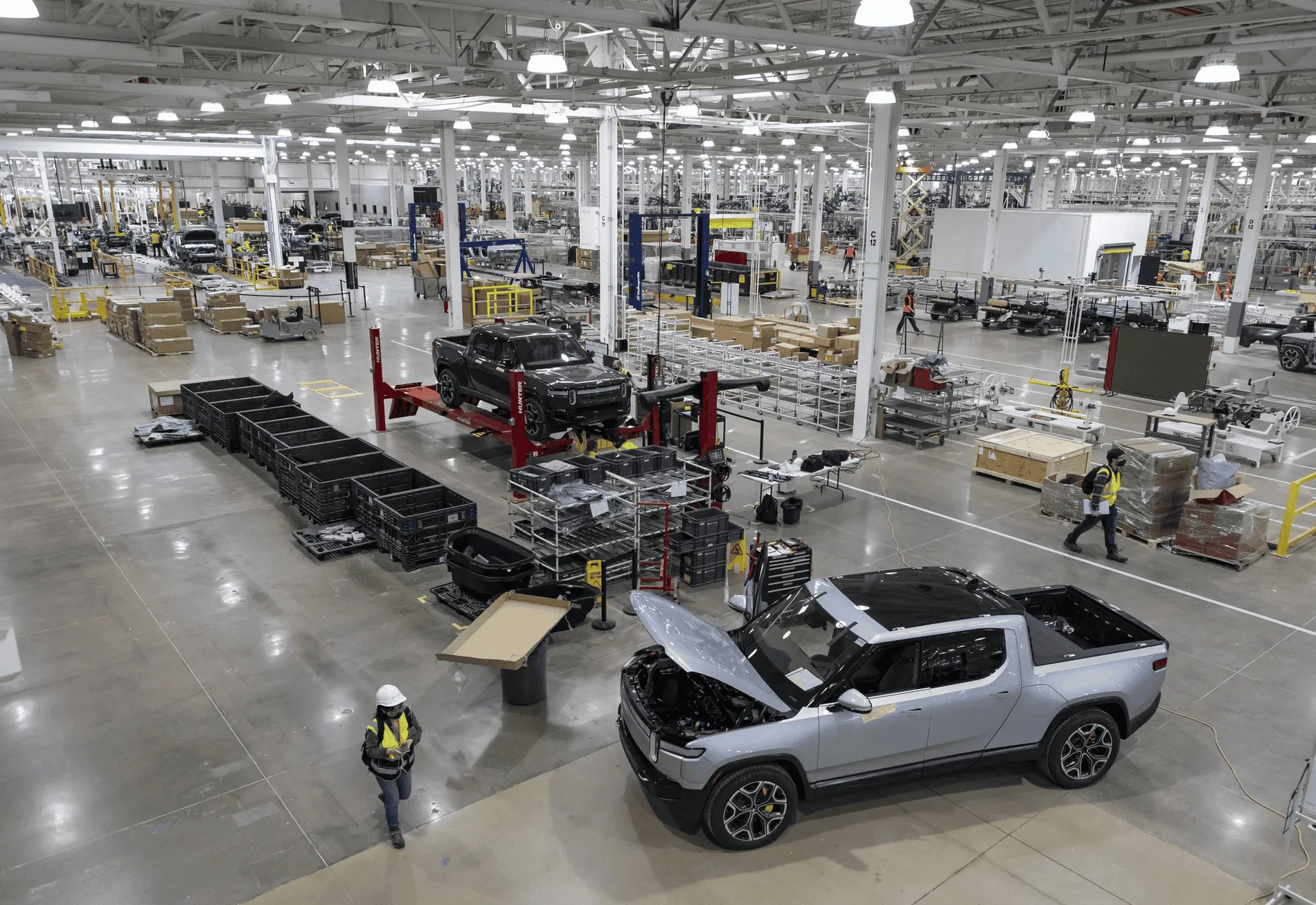 Rivian R1T R1S Chicago Tribune Article With Great Factory Updates and Photos! ezgif.com-gif-maker(1)