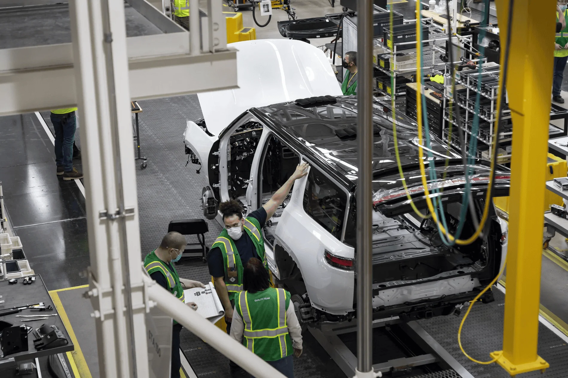 Rivian R1T R1S Chicago Tribune Article With Great Factory Updates and Photos! n6rbb24wqst61