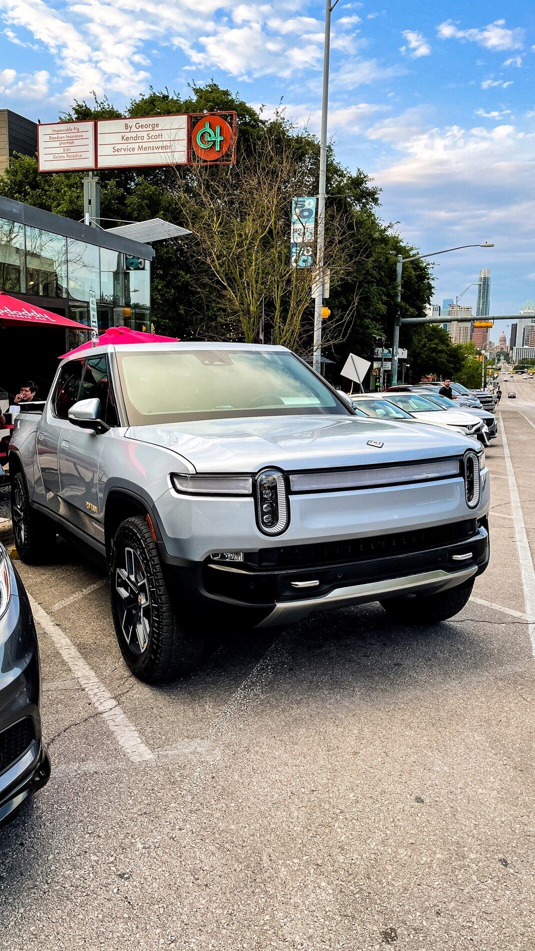 Rivian R1T R1S Real Rivian Photos & Videos CDABC9D0-780A-454E-873C-0CCD6691C390
