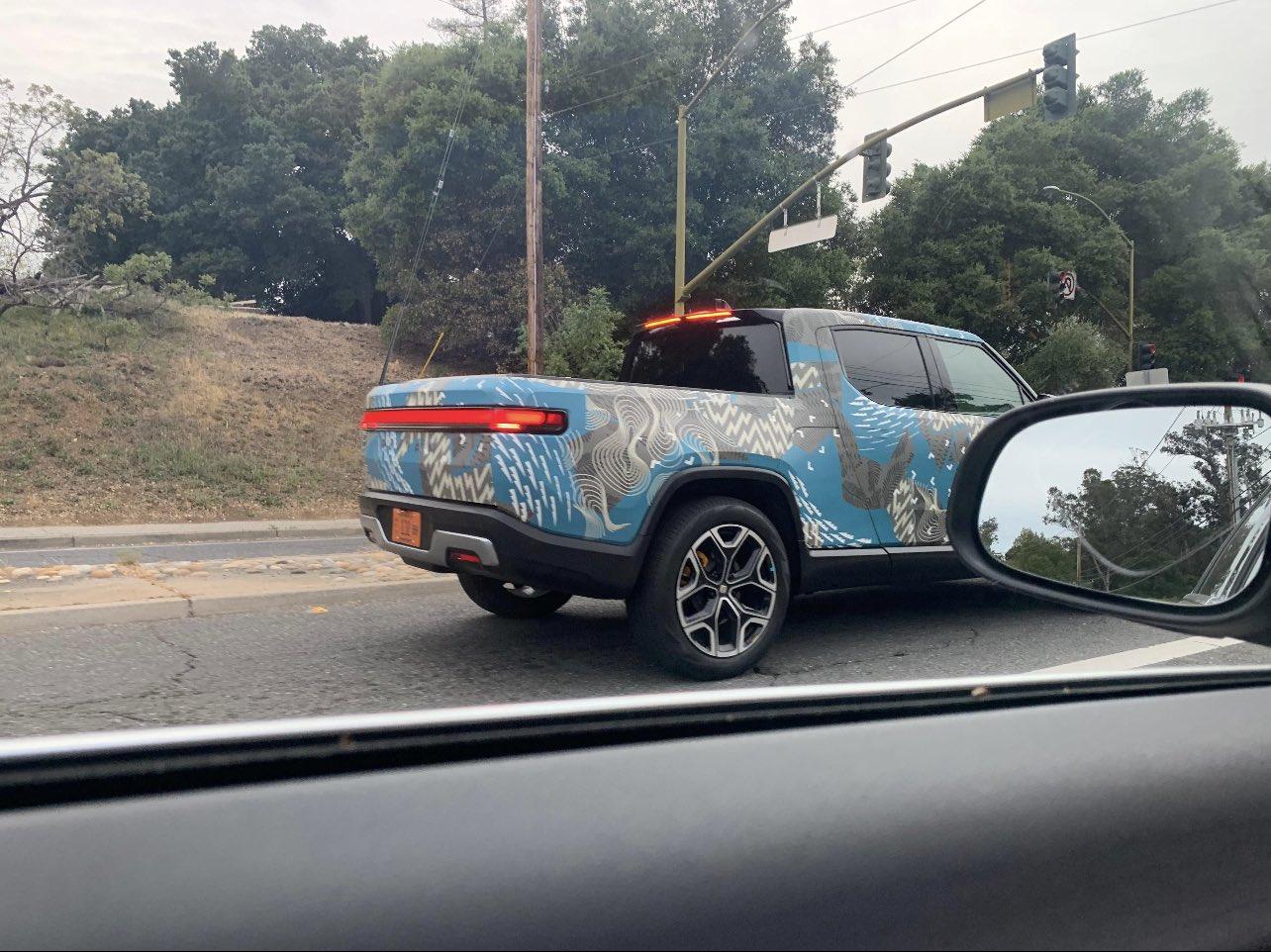 Rivian R1T R1S Real Rivian Photos & Videos Ez1ZFIfVgAI_QWR