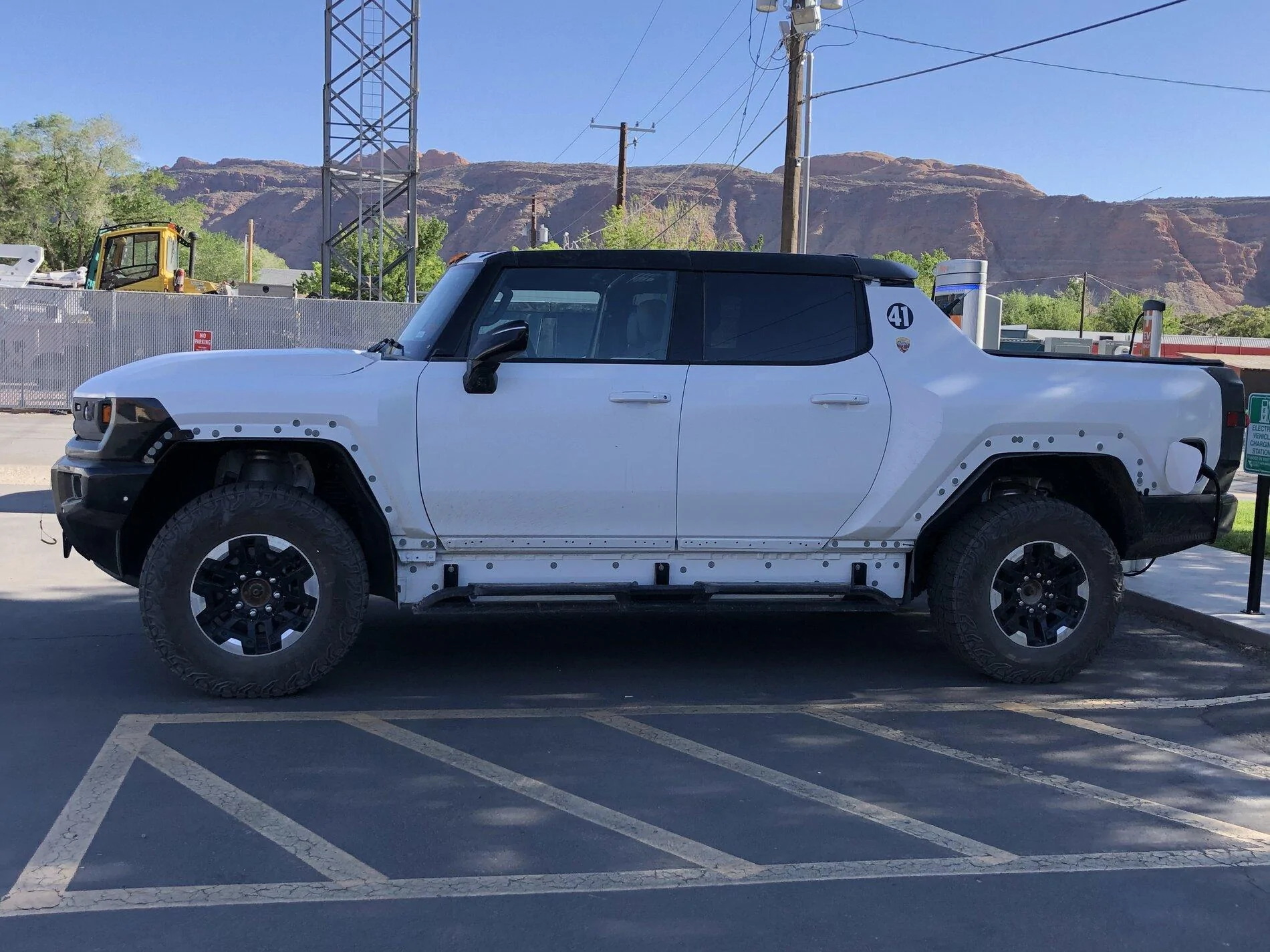 Rivian R1T R1S The Competition Spotted - GMC Hummer EV BC0CABB4-02B9-4441-914B-0BDF8A7E1535