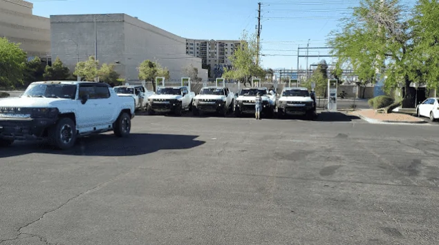 Rivian R1T R1S The Competition Spotted - GMC Hummer EV 1620492799671