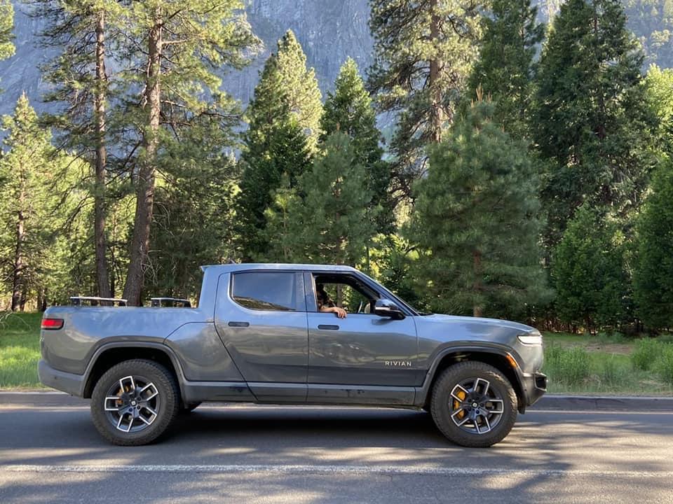 Rivian R1T R1S Real Rivian Photos & Videos 10805F53-6514-495E-BE30-B98BD06A0404