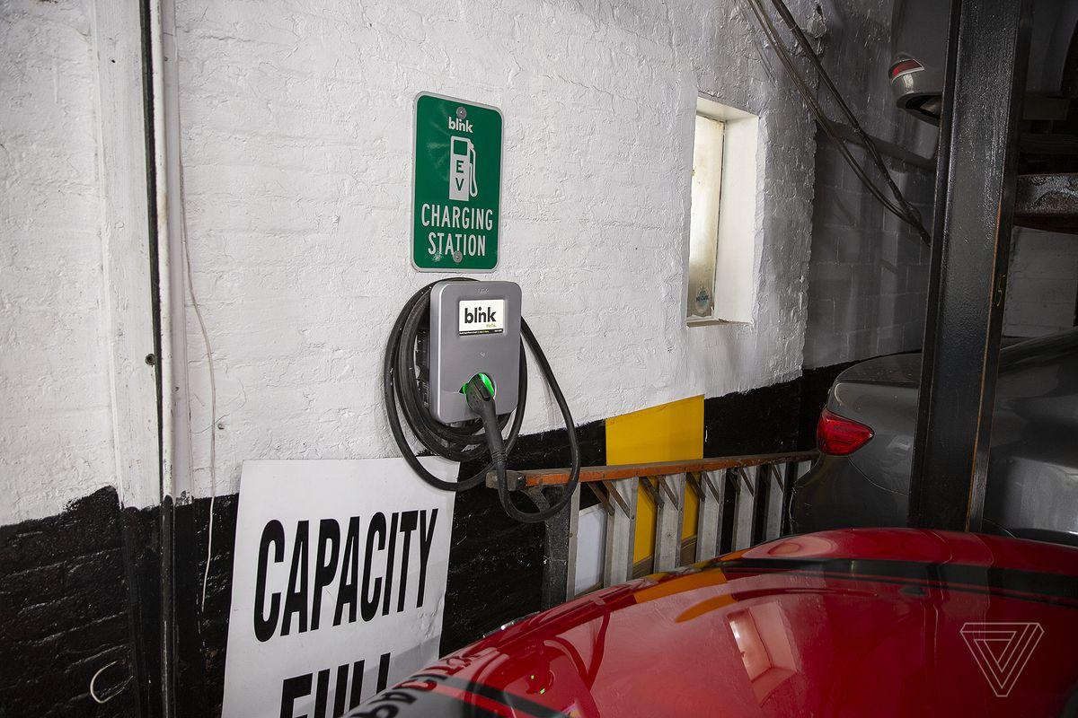 Rivian R1T R1S EV charging in the US is broken: Verge article akrales_20210504_4551_0053