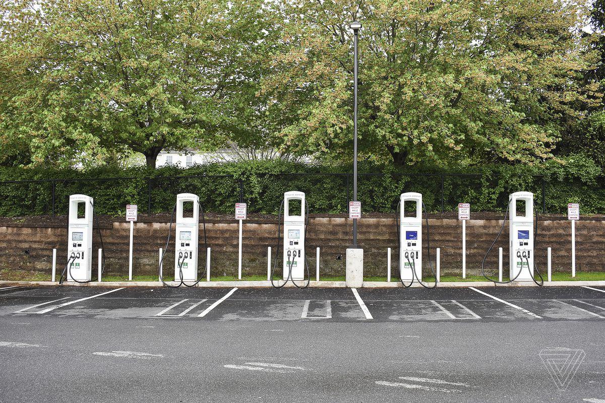 Rivian R1T R1S EV charging in the US is broken: Verge article ahawkins_20210503_4551_0002