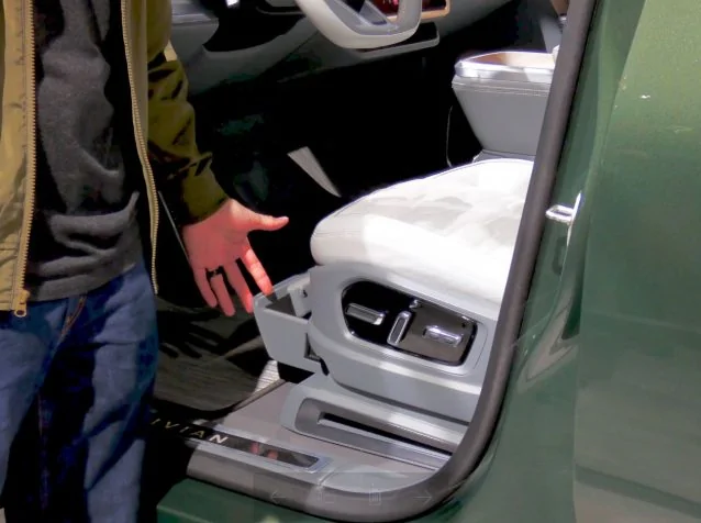 Rivian R1T R1S Lockable Storage Driver-storage-638x476