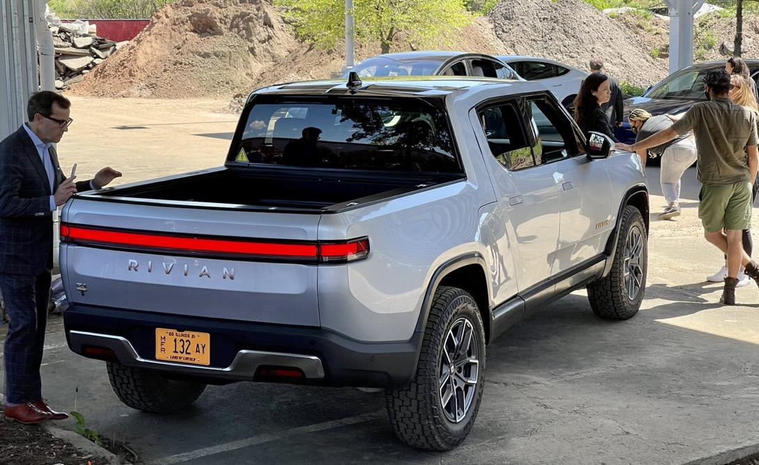 Rivian R1T R1S Real Rivian Photos & Videos 8423AA2B-F2D5-42FC-B0C7-A693151B91D9
