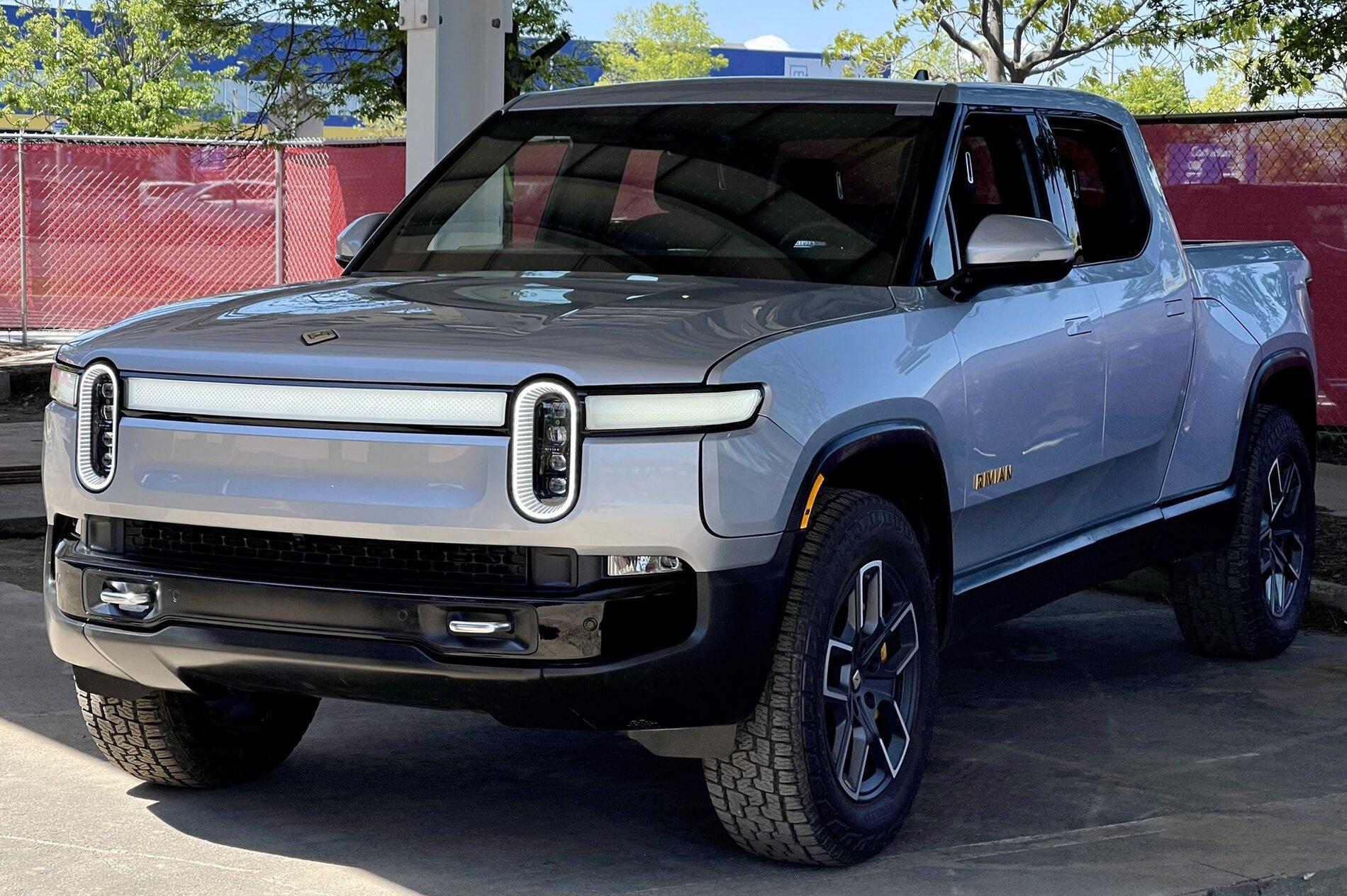 Rivian R1T R1S Real Rivian Photos & Videos 1A183C08-0645-4E8A-B654-73304C22C79C