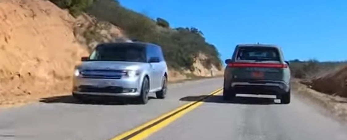 Rivian R1T R1S Video: Rivian Mules Spotted in Canyons - Showing Nice Acceleration and Body Roll Screenshot_20210521-201154_YouTu