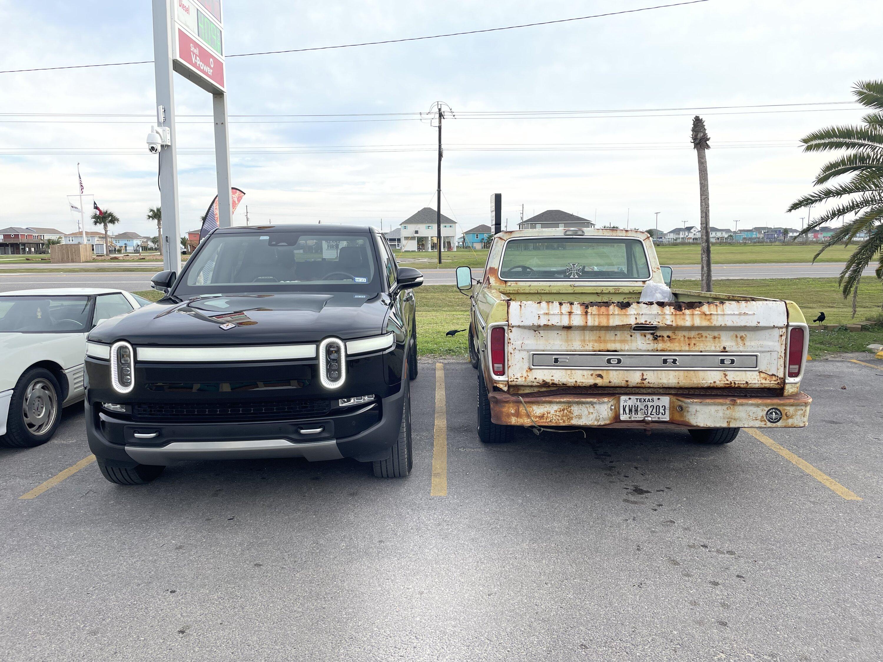 Rivian R1T R1S JFF: If you see a Rivian, you park next to the Rivian 76AA2E72-119B-44DF-AAE5-7AA29F03004D