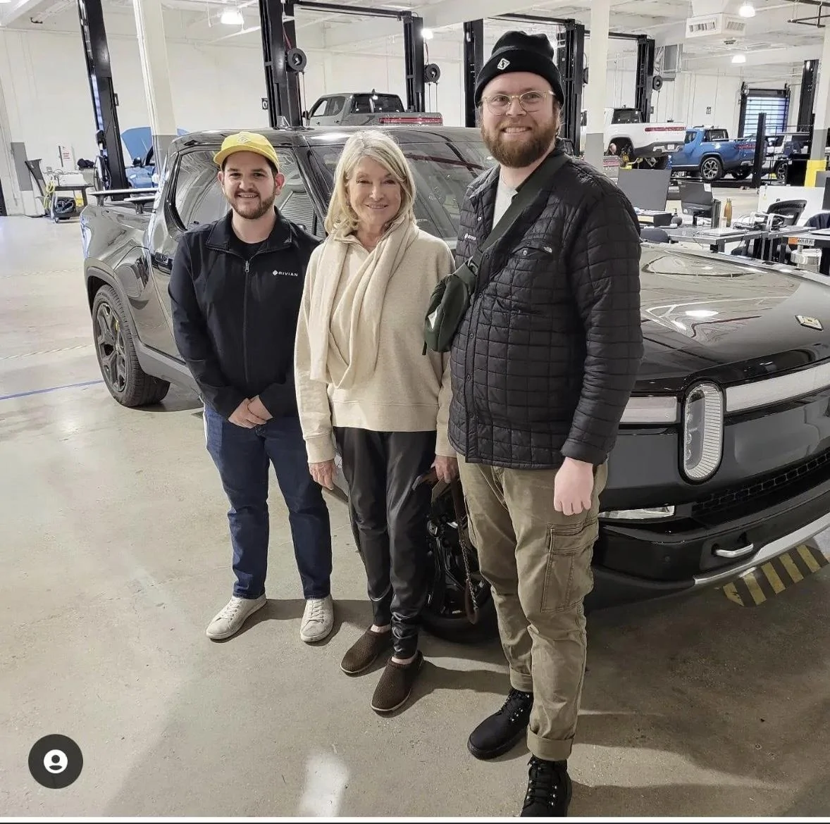 Rivian R1T R1S Ben and JLO's Midnight Black R1S spotted A3502B59-09AD-4BCE-BB16-FF9C3ADF5AD5