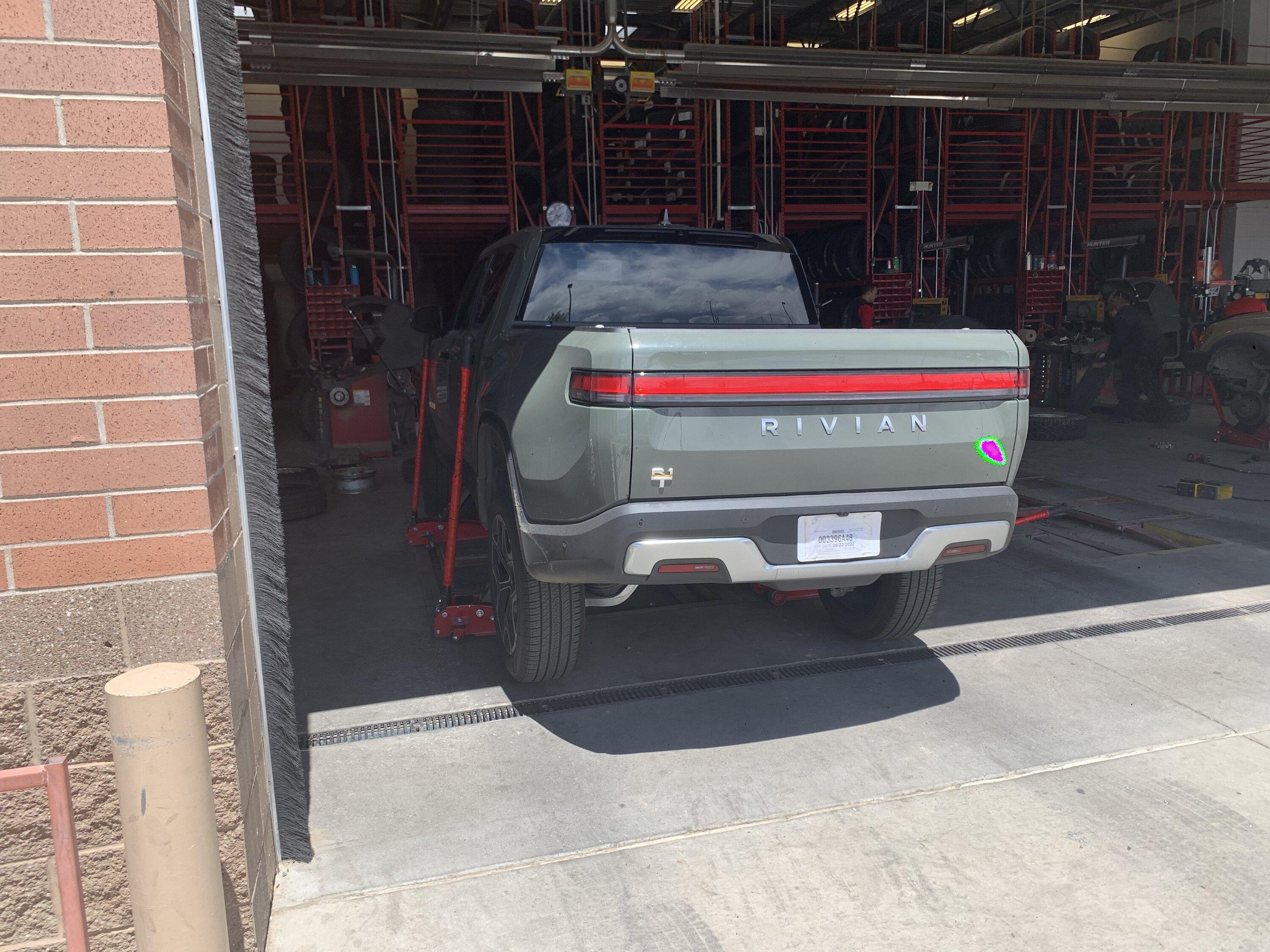 Rivian R1T R1S Jack pucks vs removing panels A66469E8-D94D-4AC4-89D3-7D52B7AFE71E