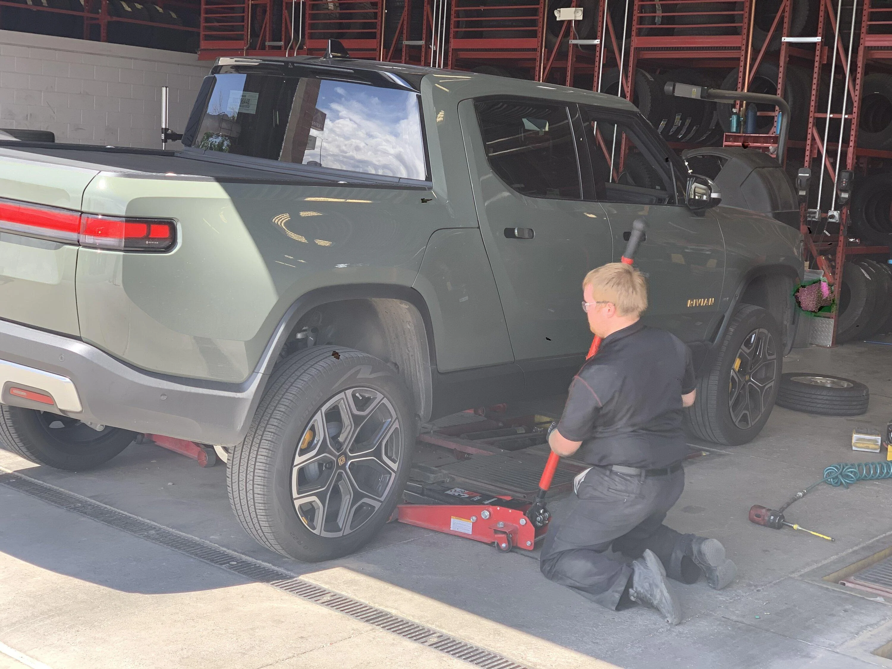 Rivian R1T R1S Jack pucks vs removing panels C80FA16D-B450-49C8-AA99-4BD071D3F1DA