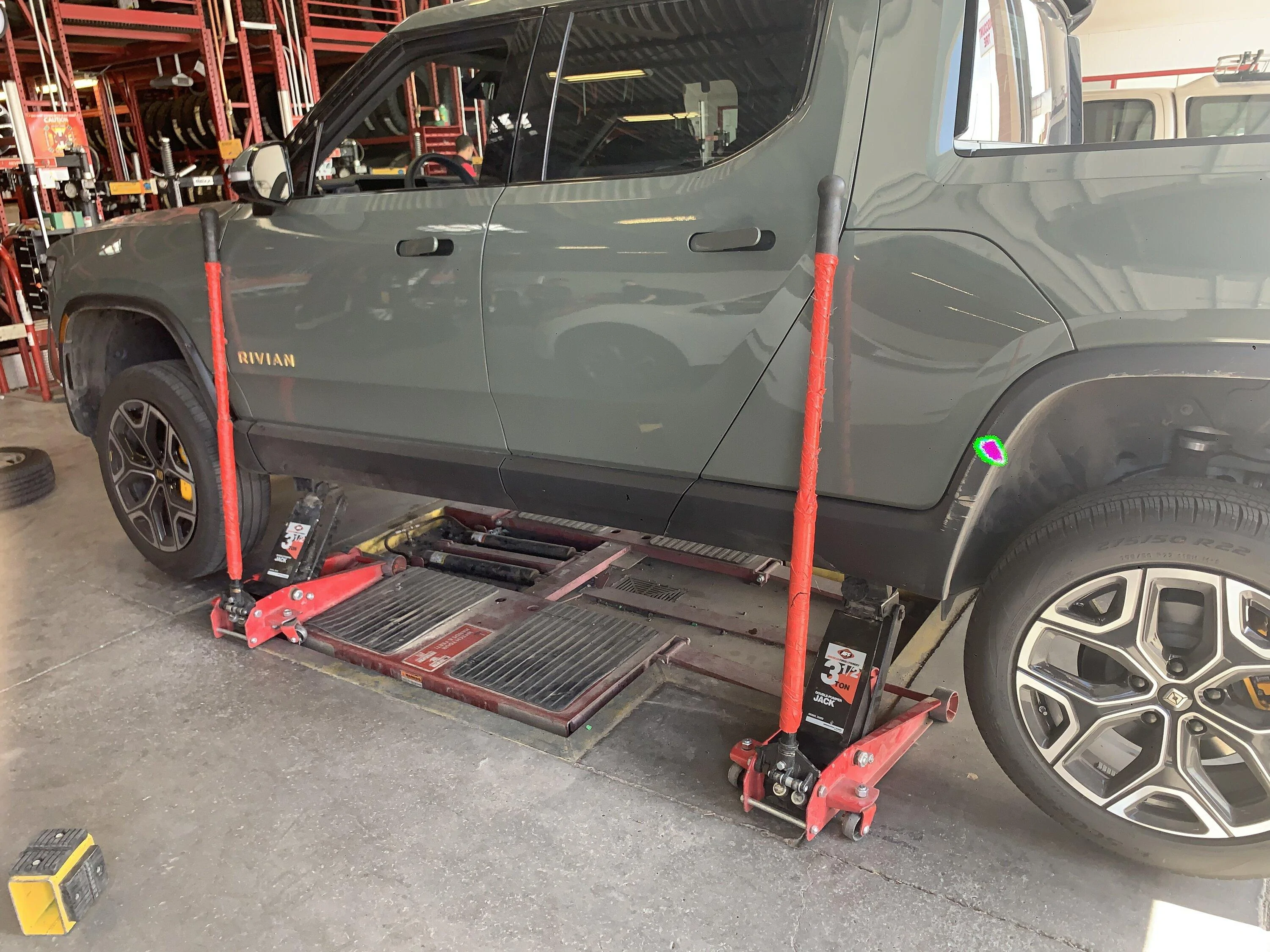 Rivian R1T R1S Jack pucks vs removing panels 49F035B4-2271-4ED4-B659-6EF846606FC2