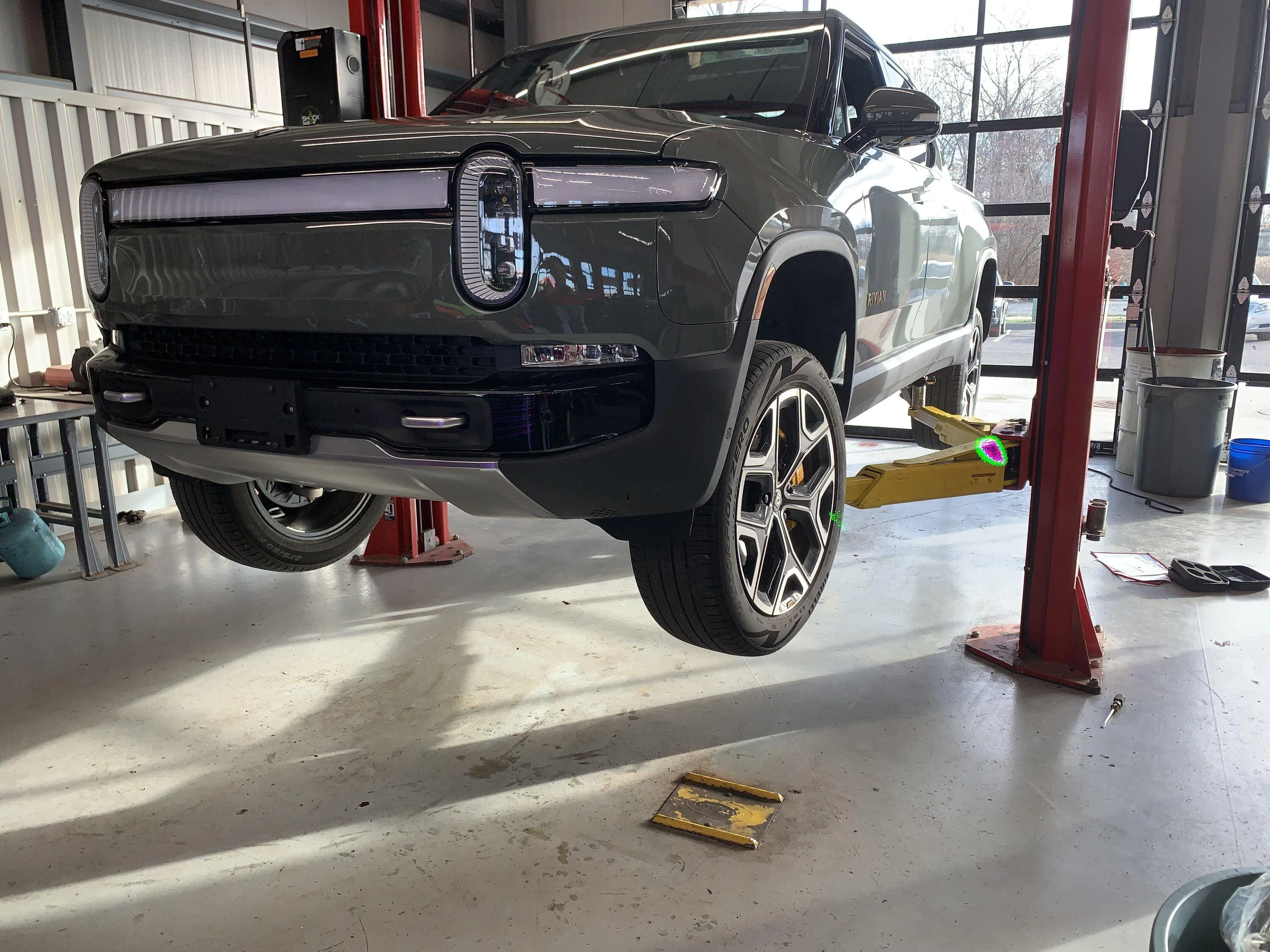 Rivian R1T R1S Jack pucks vs removing panels A9EF2112-F822-4F6D-B52C-8B7871F749D4