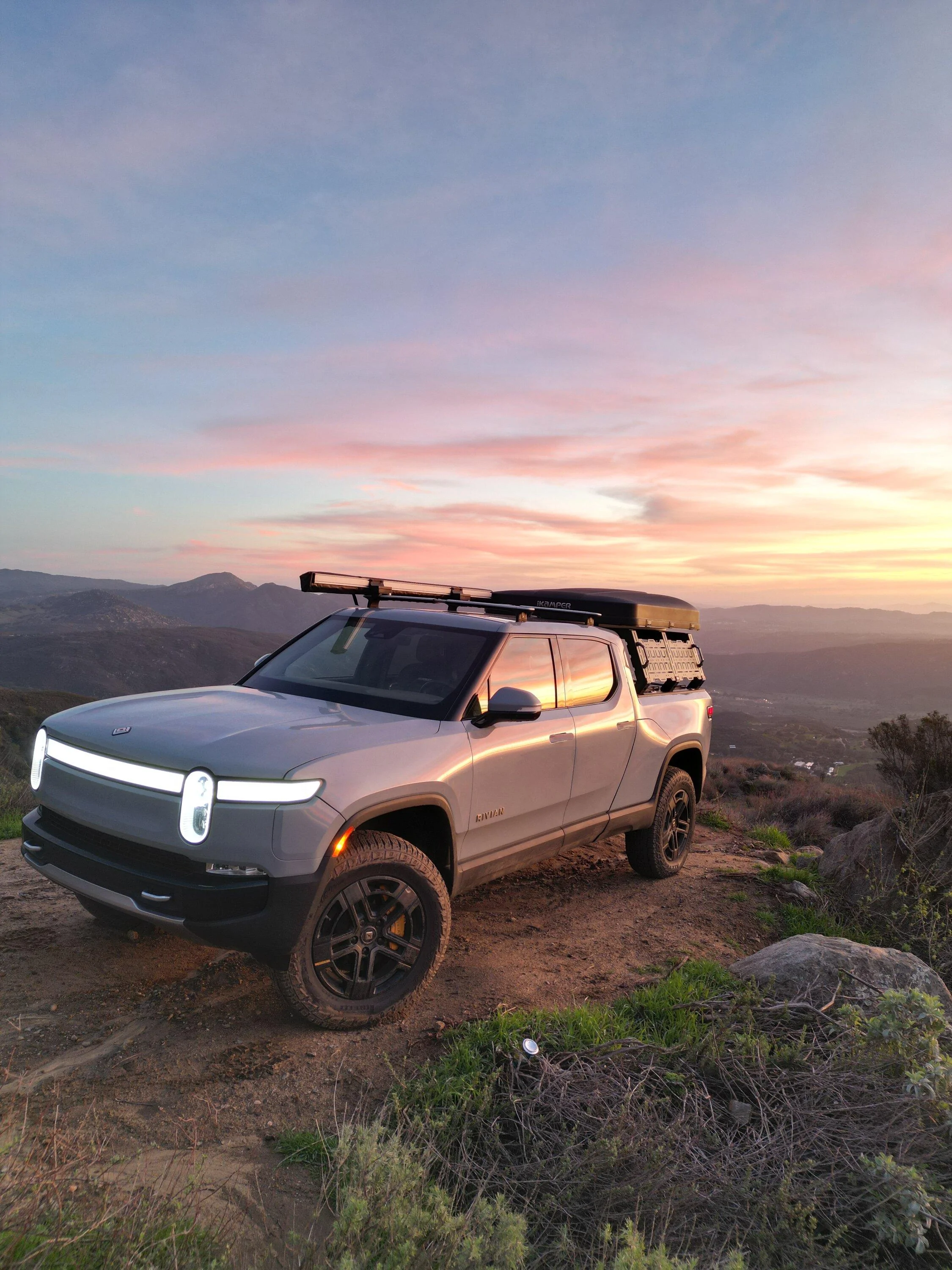 Rivian R1T R1S Just installed first production Overland Ruff Rax bed rack on R1T -- review & photos DJI_0032