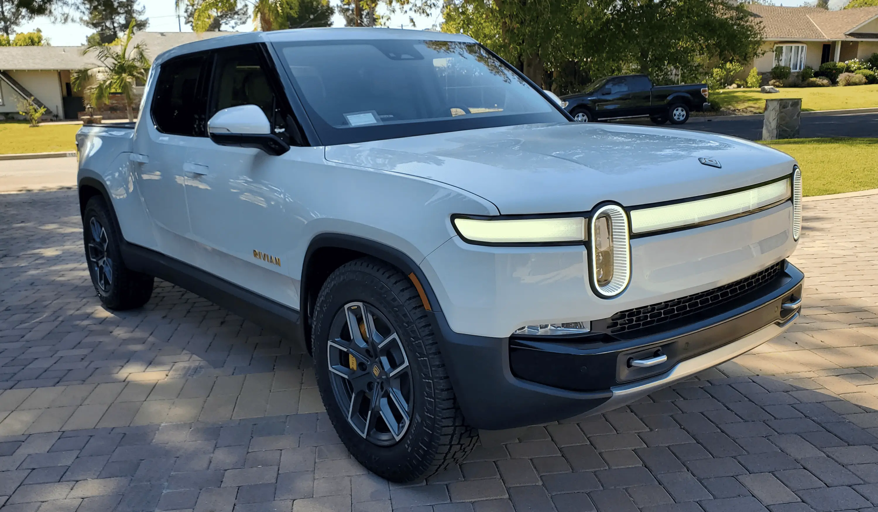 Rivian R1T R1S Take FIVE on Custom Wheels, Curious which you prefer? 1673654025434
