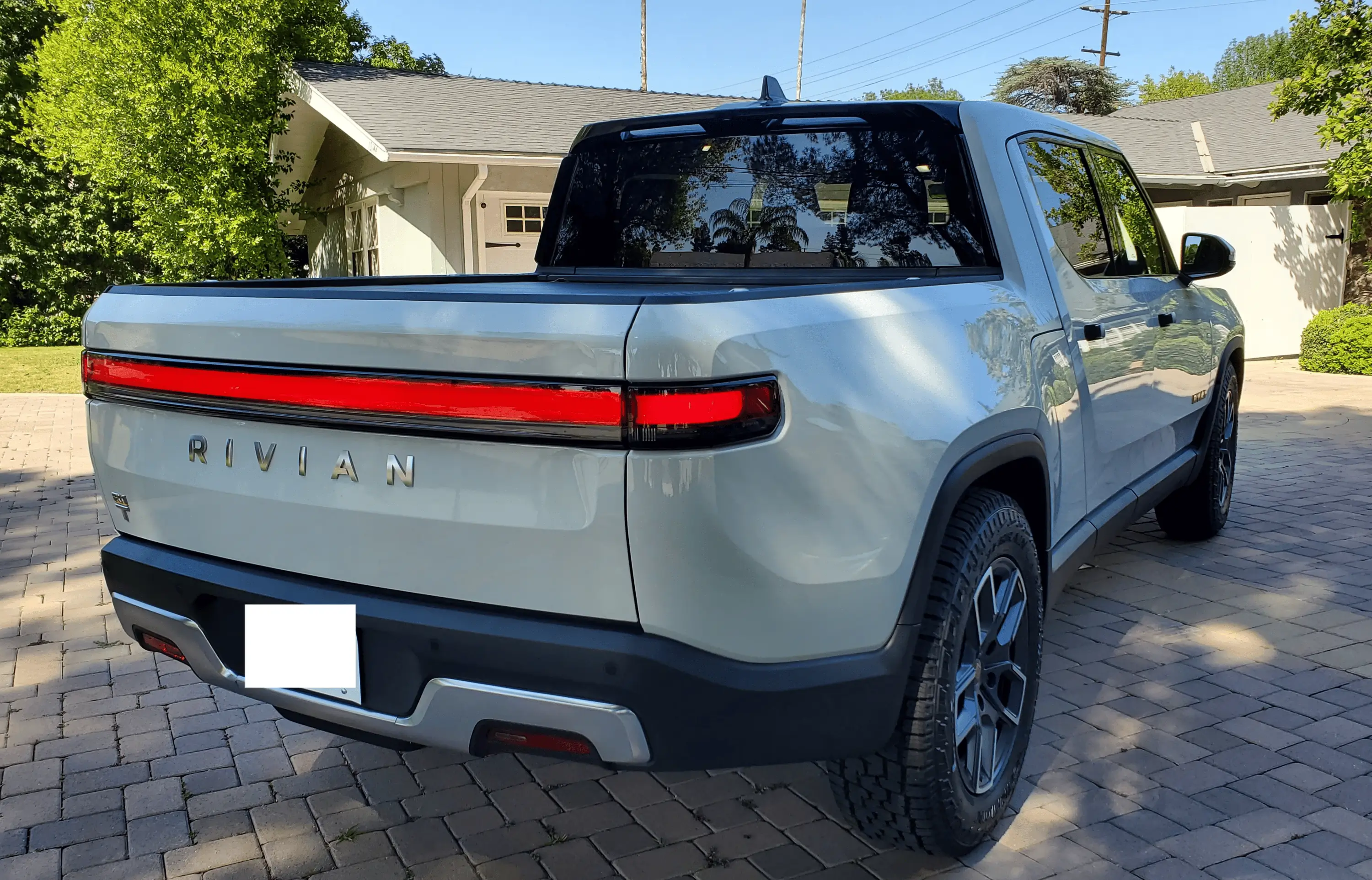 Rivian R1T R1S Take FIVE on Custom Wheels, Curious which you prefer? 1673654053021