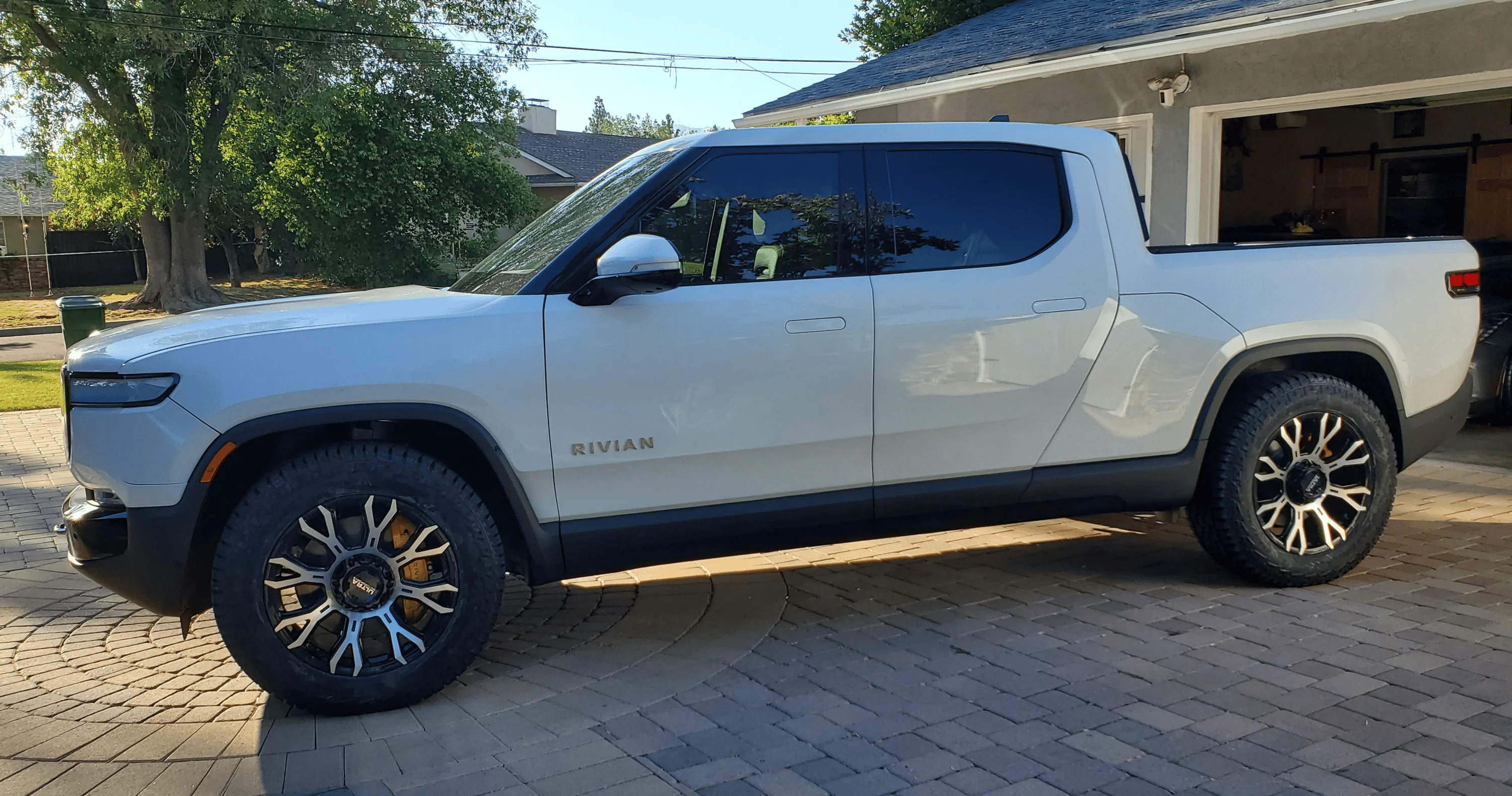 Rivian R1T R1S Take FIVE on Custom Wheels, Curious which you prefer? 1673654174320