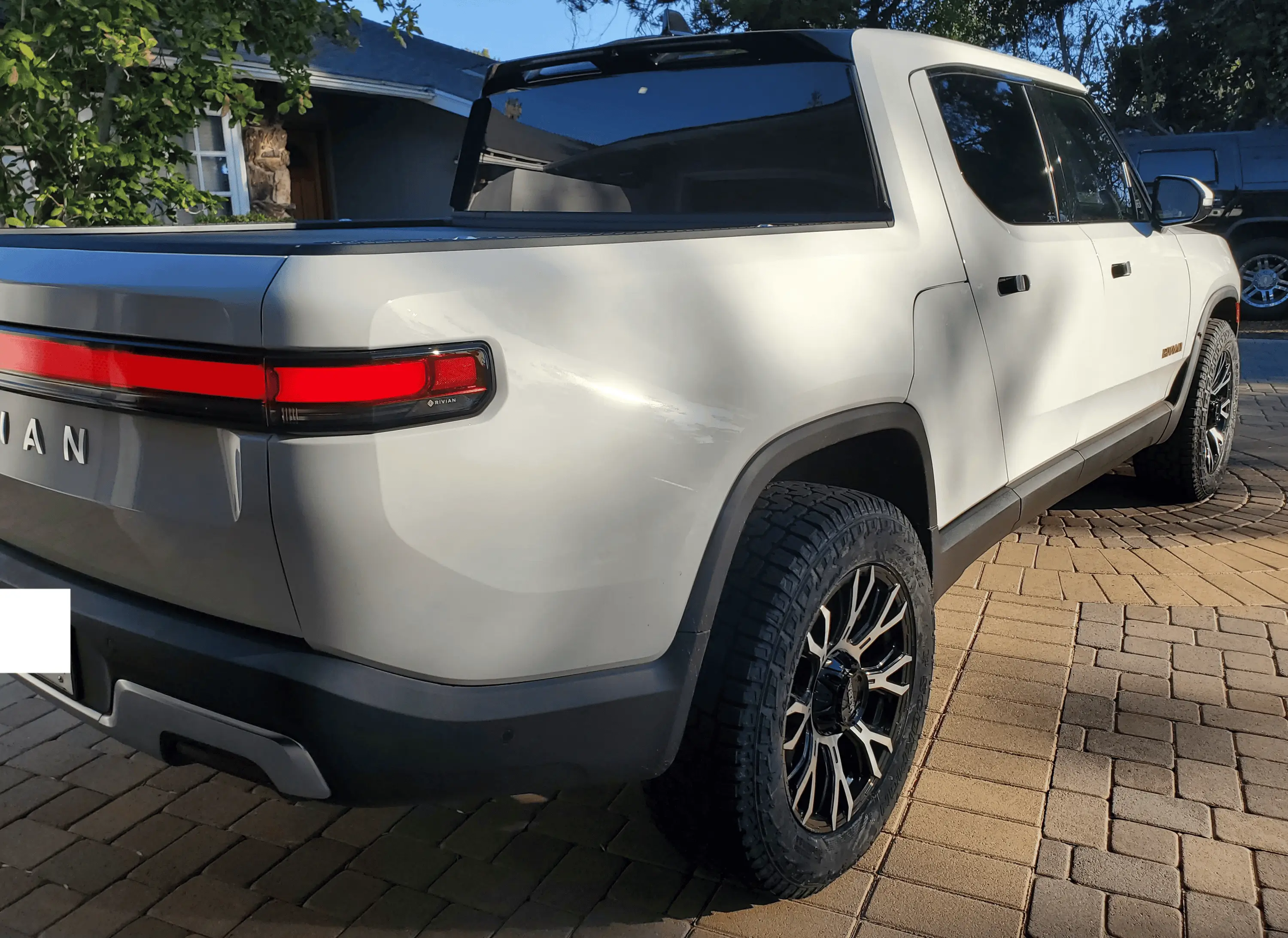 Rivian R1T R1S Take FIVE on Custom Wheels, Curious which you prefer? 1673654338569