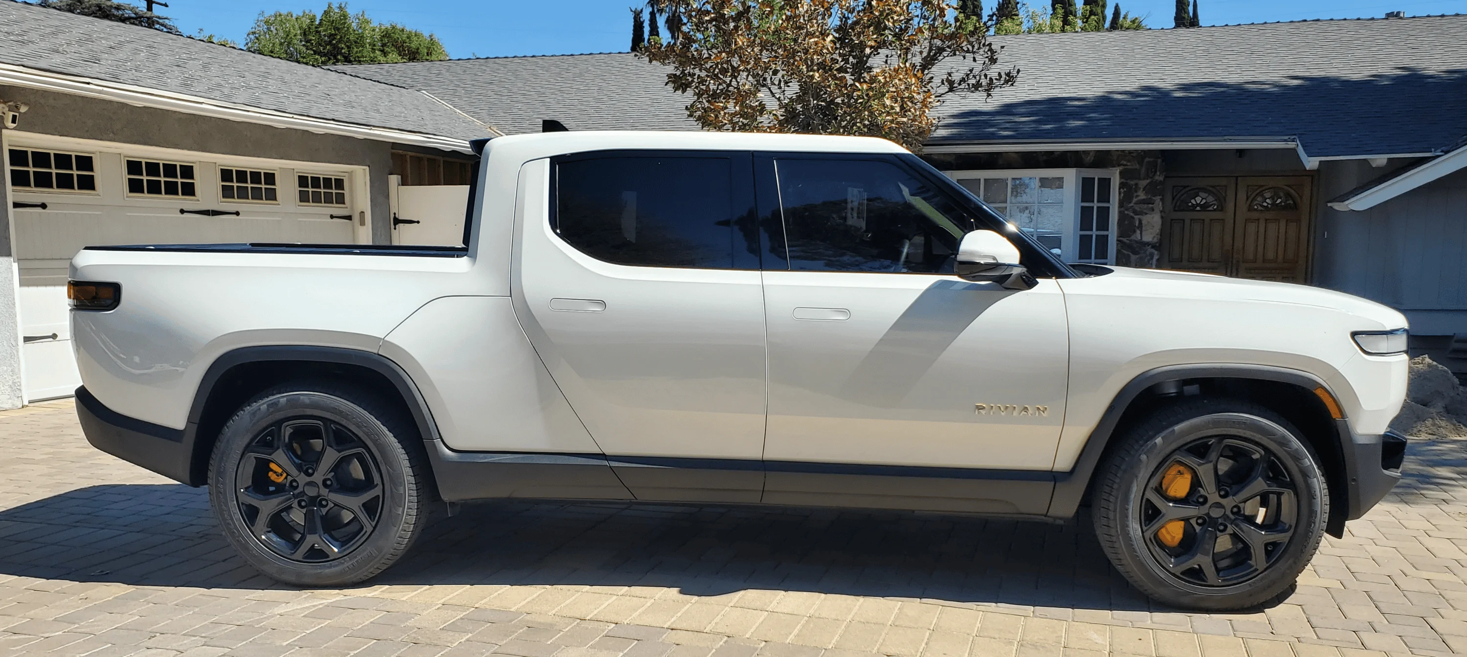 Rivian R1T R1S Take FIVE on Custom Wheels, Curious which you prefer? 1673654451202
