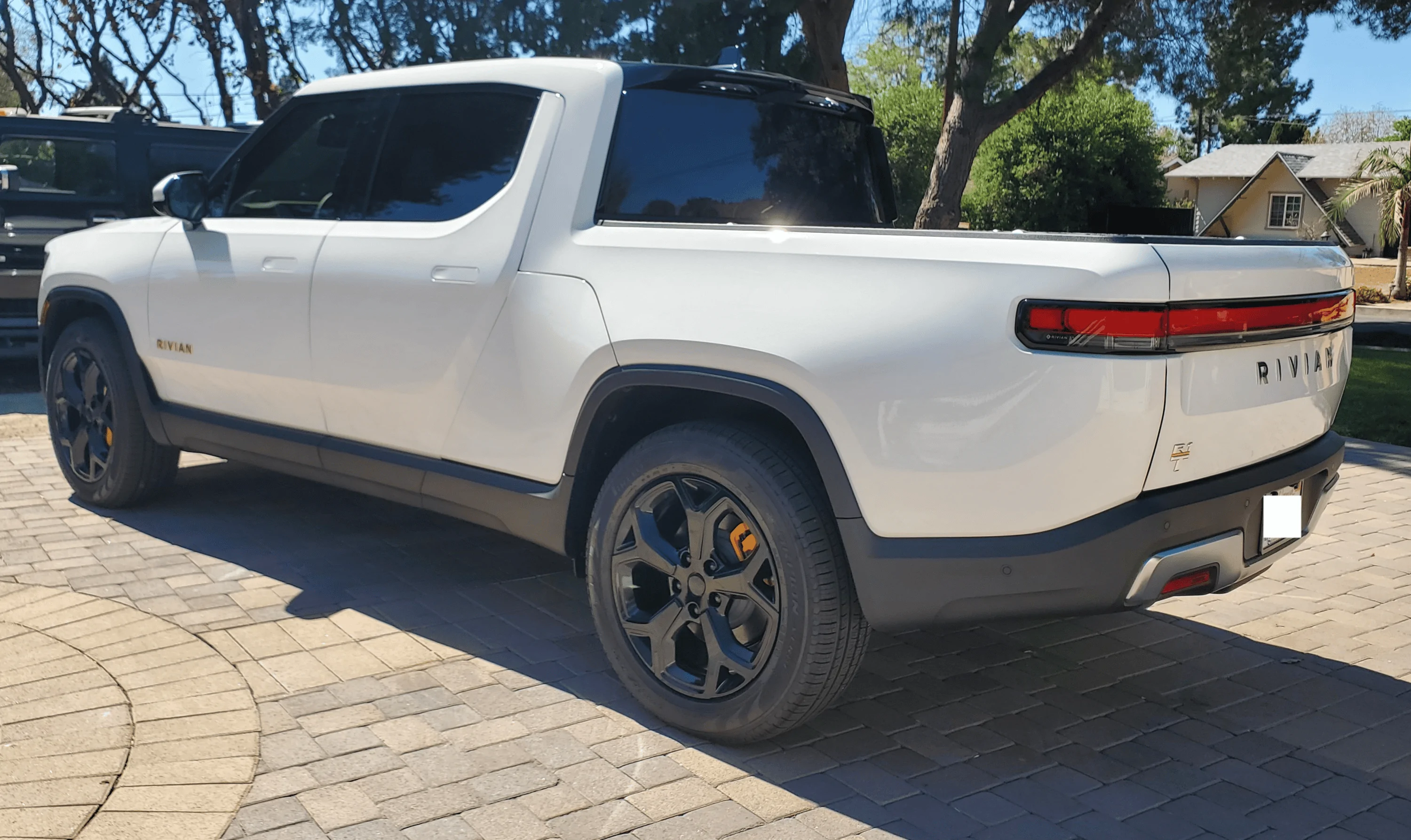 Rivian R1T R1S Take FIVE on Custom Wheels, Curious which you prefer? 1673654504811